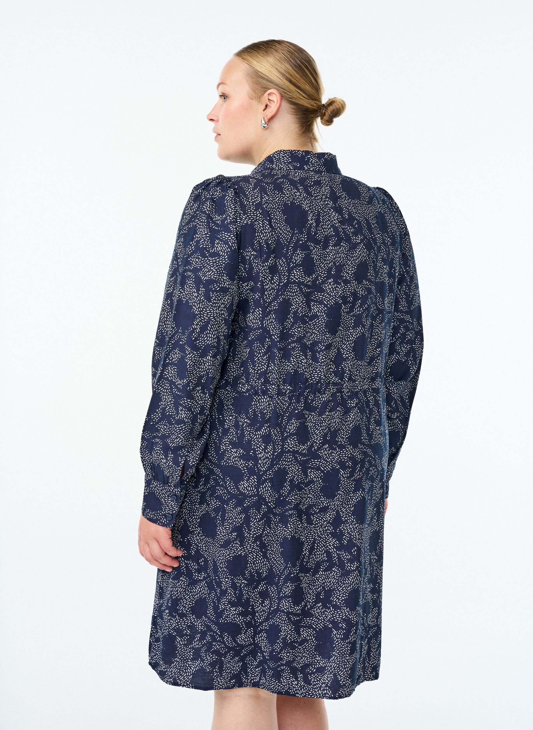 ZizziBlusenkleid aus bedrucktem Material mit Bindeg&uuml;rtel, Blau, Model image number 2