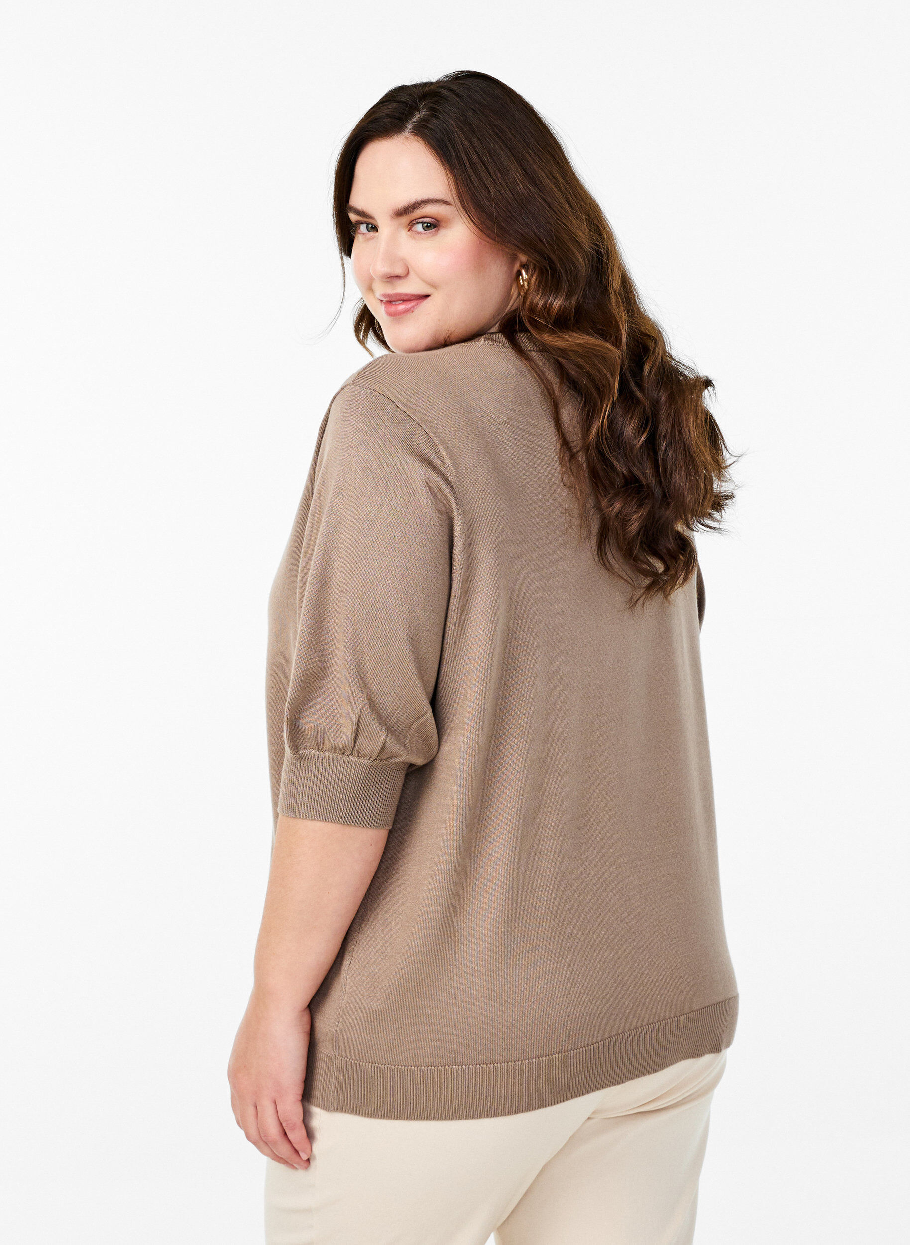 ZizziStrickbluse mit kurzen &Auml;rmeln und kleinen Schleifen, Beige, Model image number 2