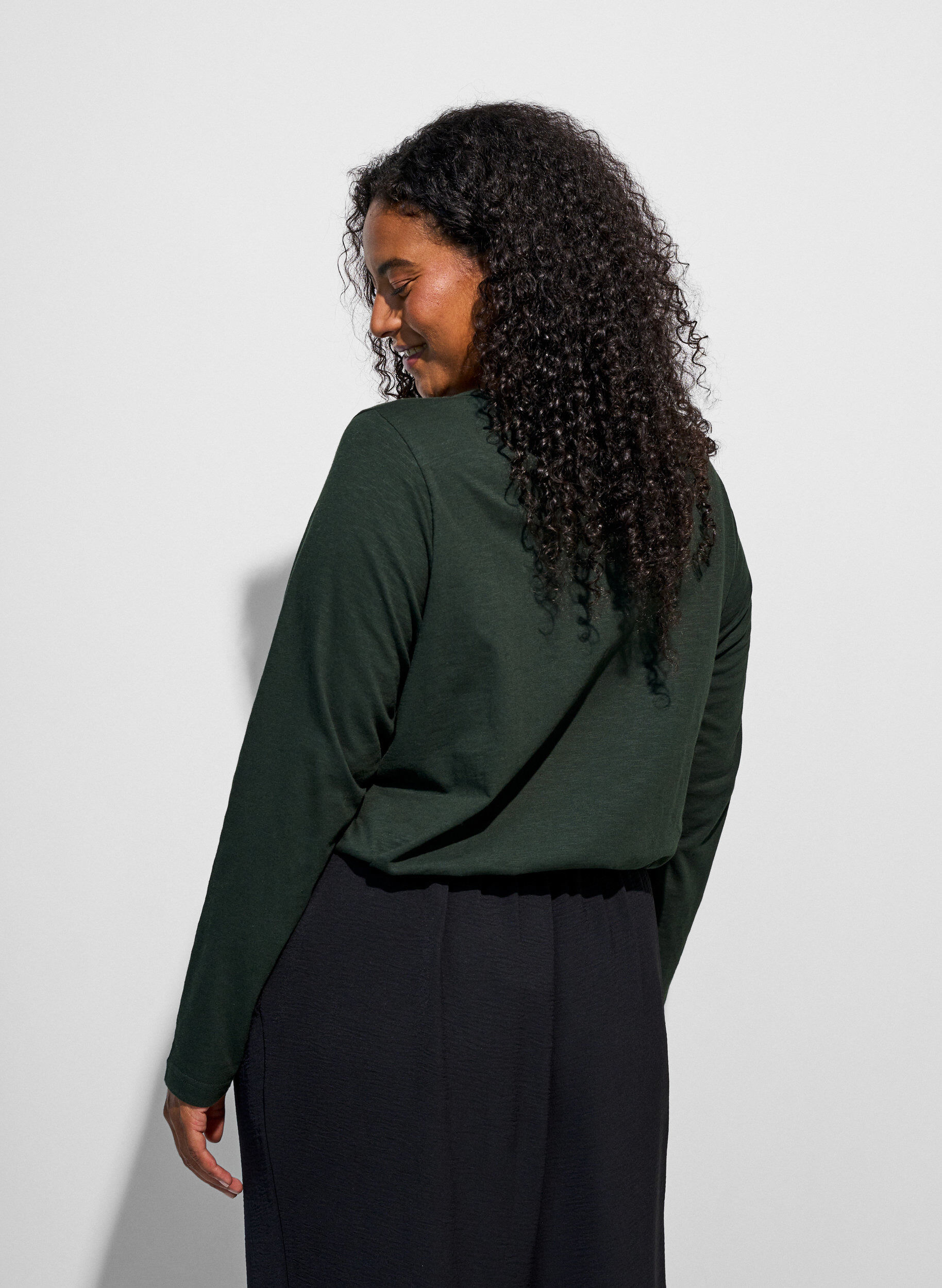 ZizziLangarmshirt mit V-Ausschnitt und Kn&ouml;pfen, Gr&uuml;n, Model image number 2