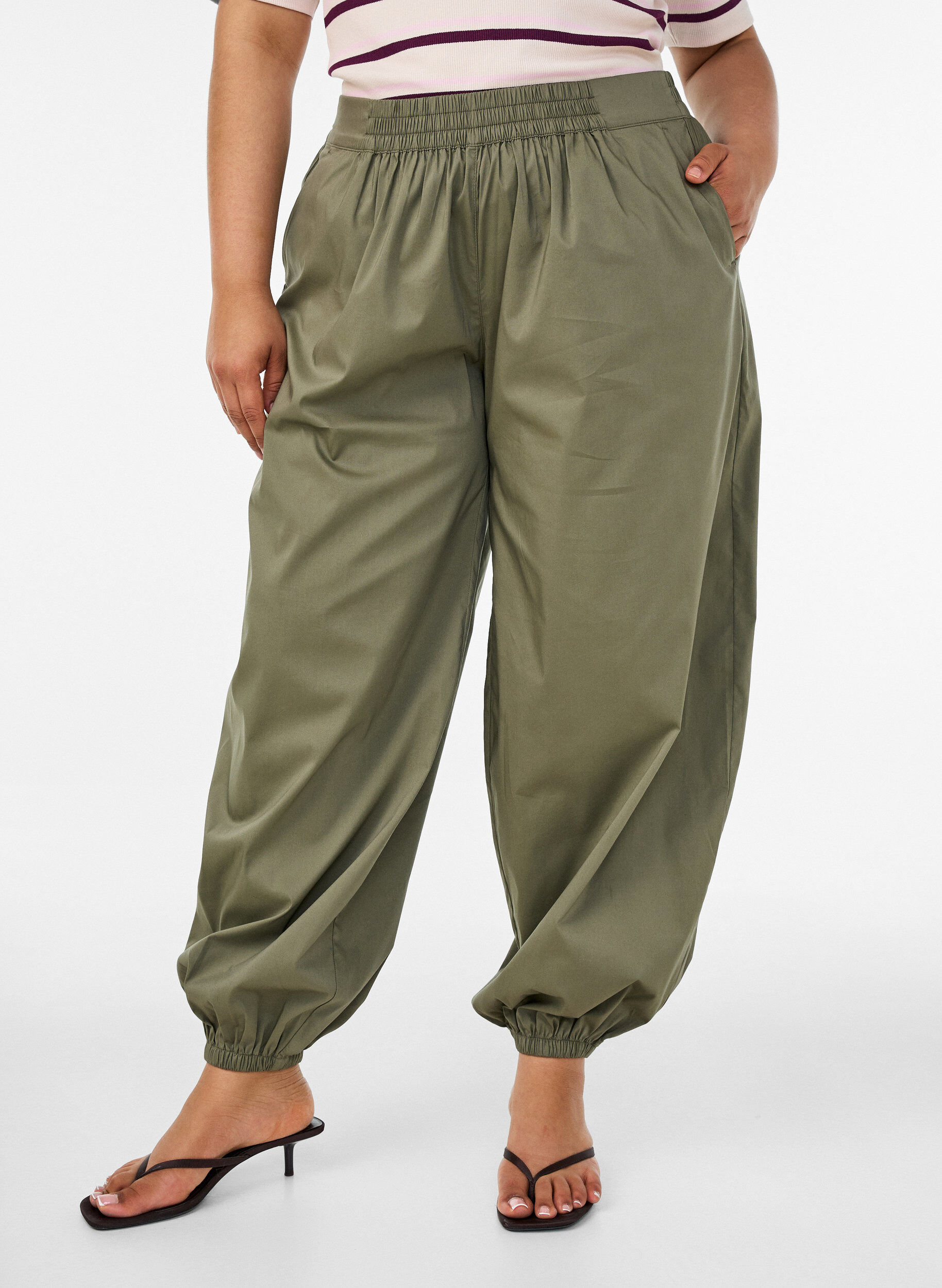 ZizziBallonhose mit Taschen und elastischem Bund, Gr&uuml;n, Model image number 2