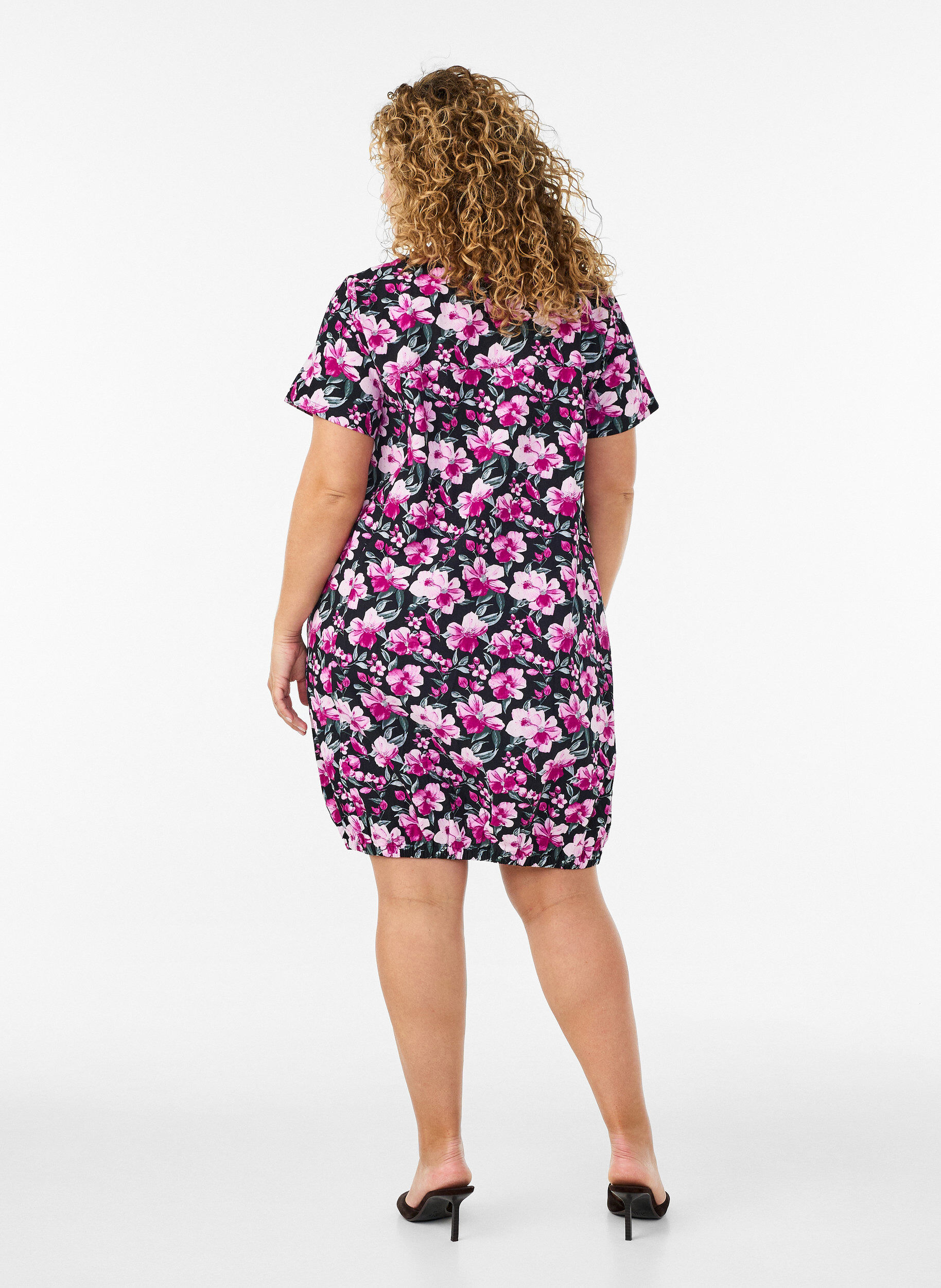 ZizziKurz&auml;rmliges Baumwollkleid mit Aufdruck, Schwarz, Model image number 2