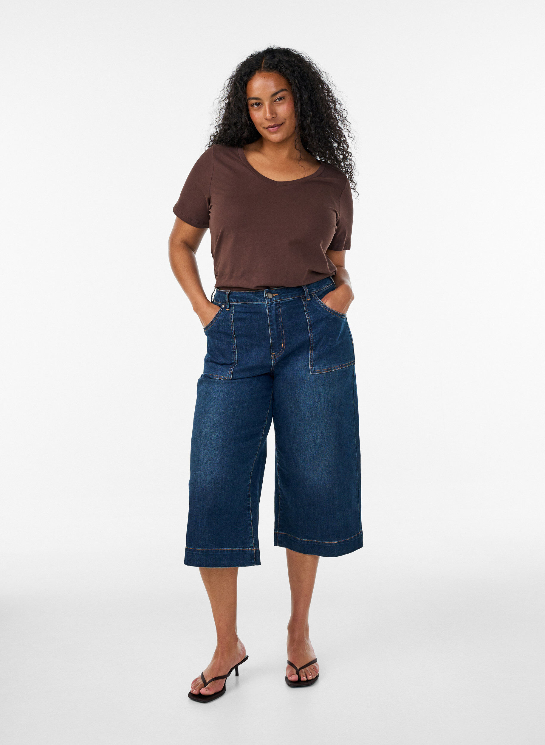 ZizziEinfarbiges basic T-Shirt aus Baumwolle, Braun, Model image number 1