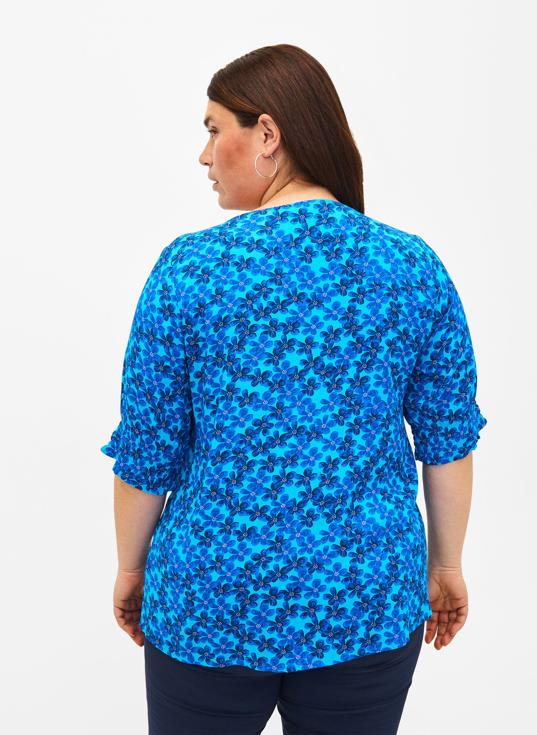 Zizzi Viskosebluse mit Kn&ouml;pfen, Blue Small Flower, Model image number 1