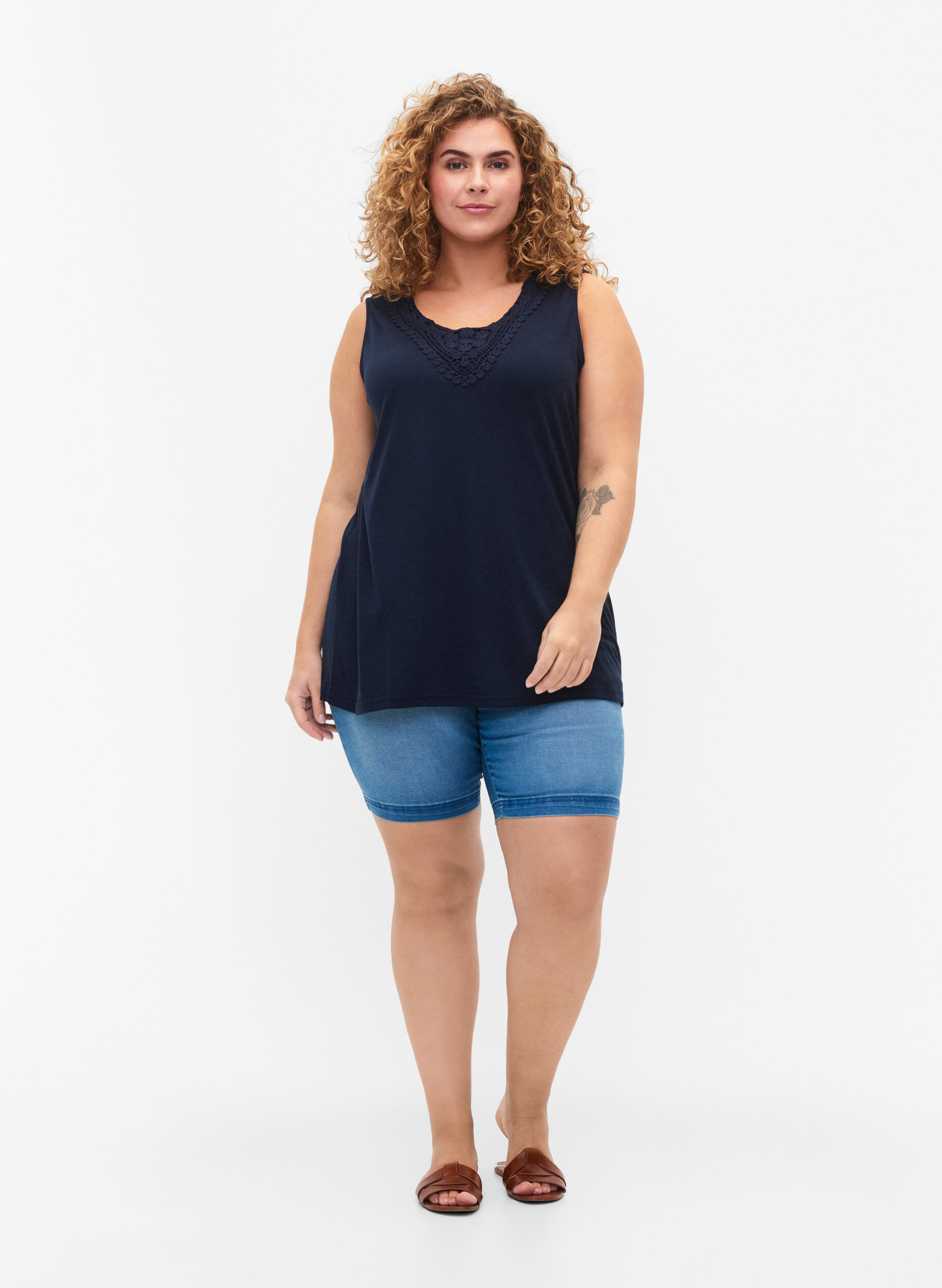 Zizzi&Auml;rmelloses Top mit Spitze, Total Eclipse, Model image number 2