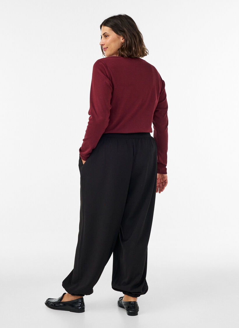 Hoch taillierte Ballonhose aus Jersey, Schwarz, Model image number 1