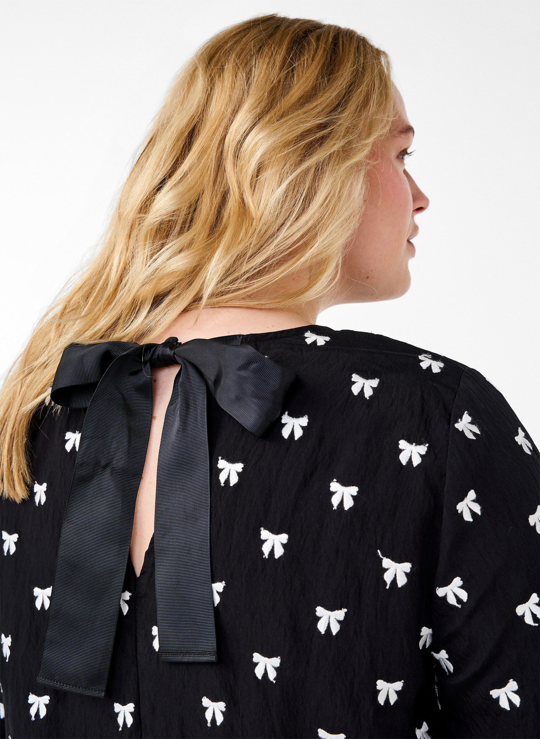 ZizziTunika mit Schleifen und 3/4-&Auml;rmeln, Schwarz, Model image number 3