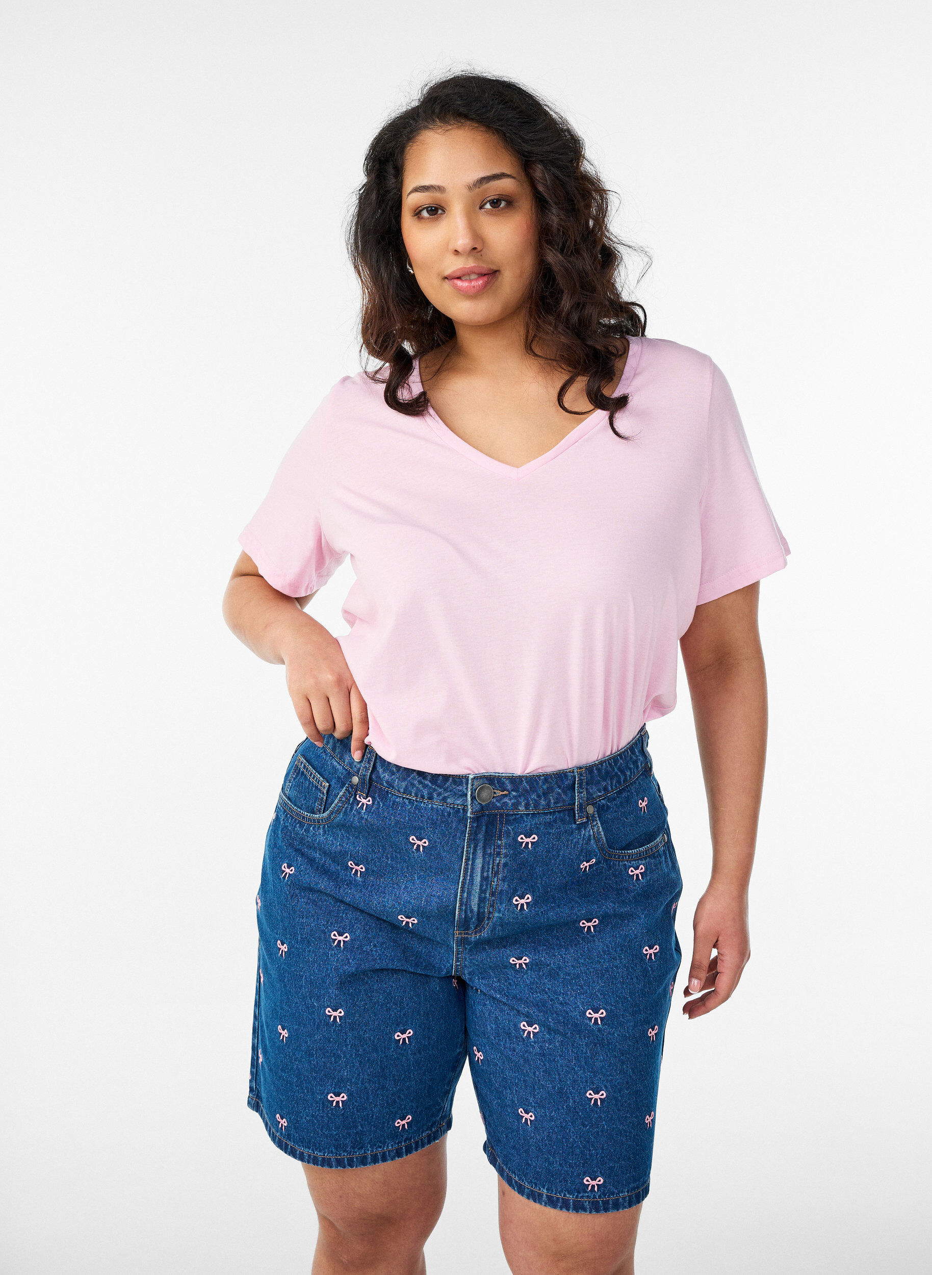 Bestickte Denimshorts, Blau, Model