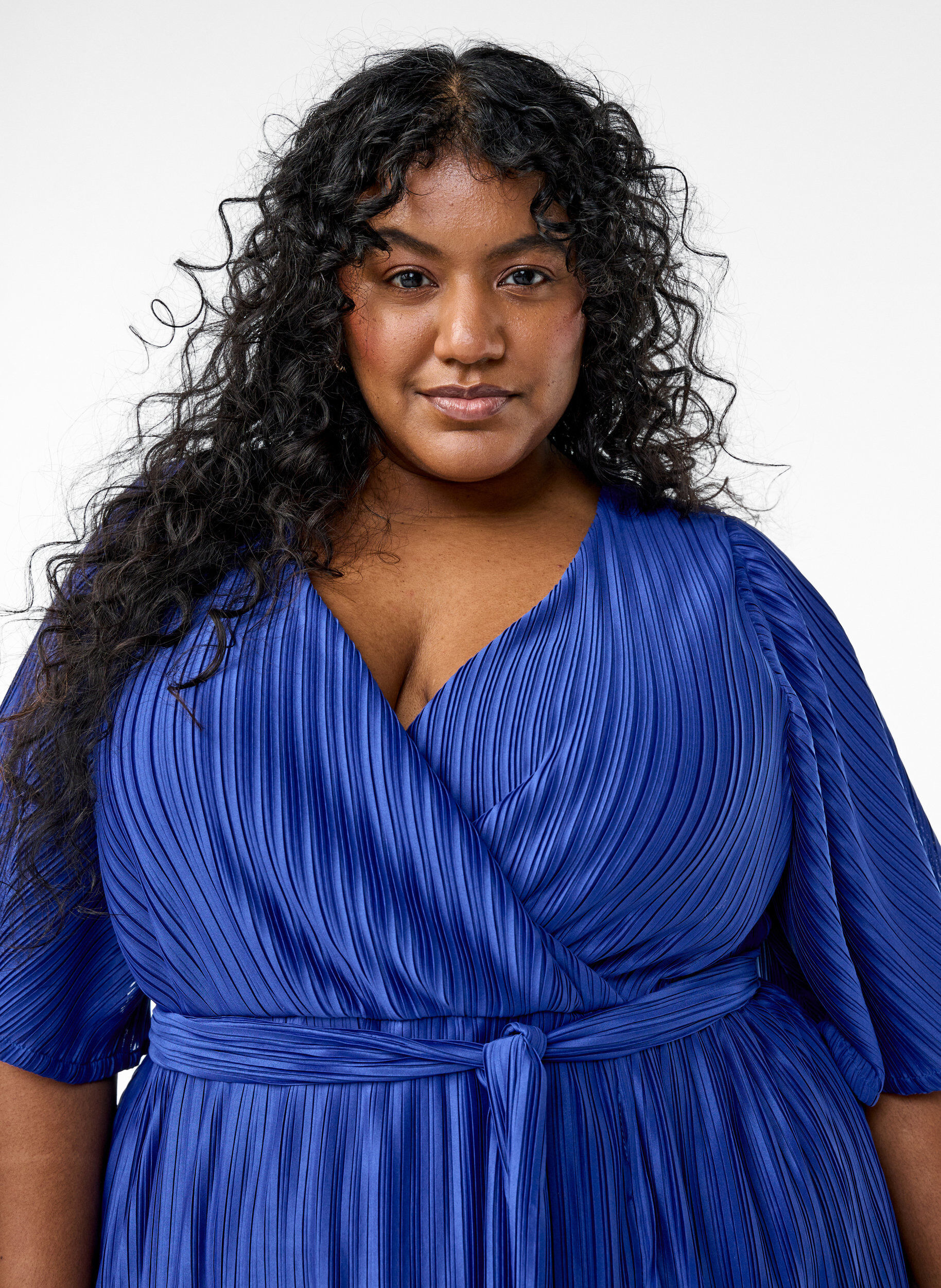 ZizziMidikleid mit Plisseefalten und Fledermaus&auml;rmeln, Blau, Model image number 2