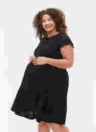 Schwangerschaftskleid aus Broderie anglaise mit Stillfunktion, Black, Model