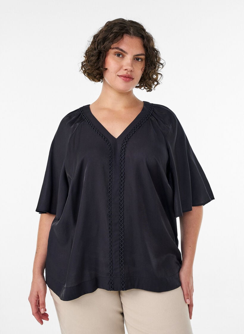 Bluse aus Viskose mit V-Ausschnitt und Zierdetails, Schwarz, Model image number 0