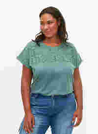 Lockeres T-Shirt mit Broderie anglaise, Sea Pine, Model
