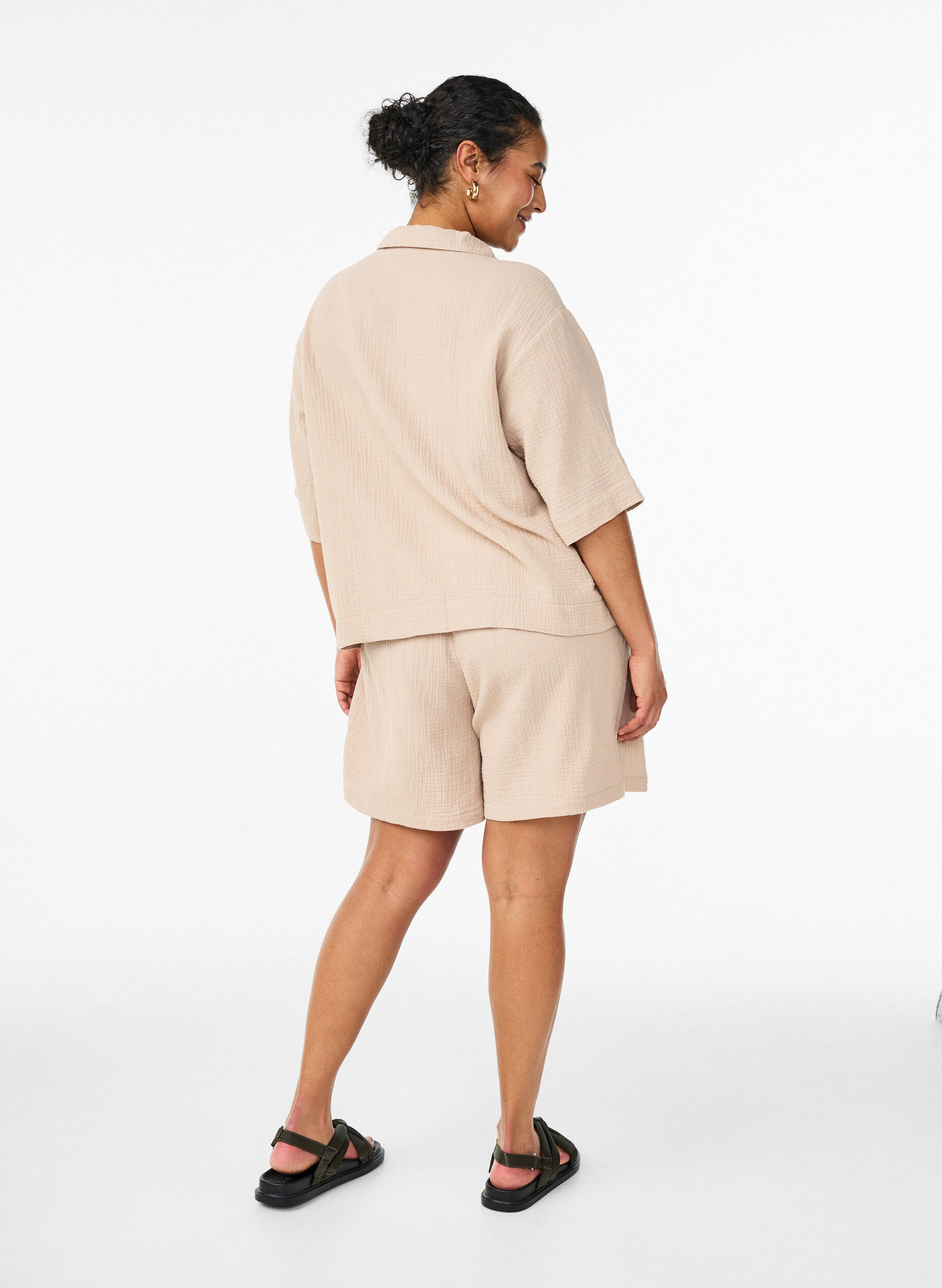 ZizziHoch taillierte Shorts aus Baumwoll-Musselin, Beige, Model image number 2