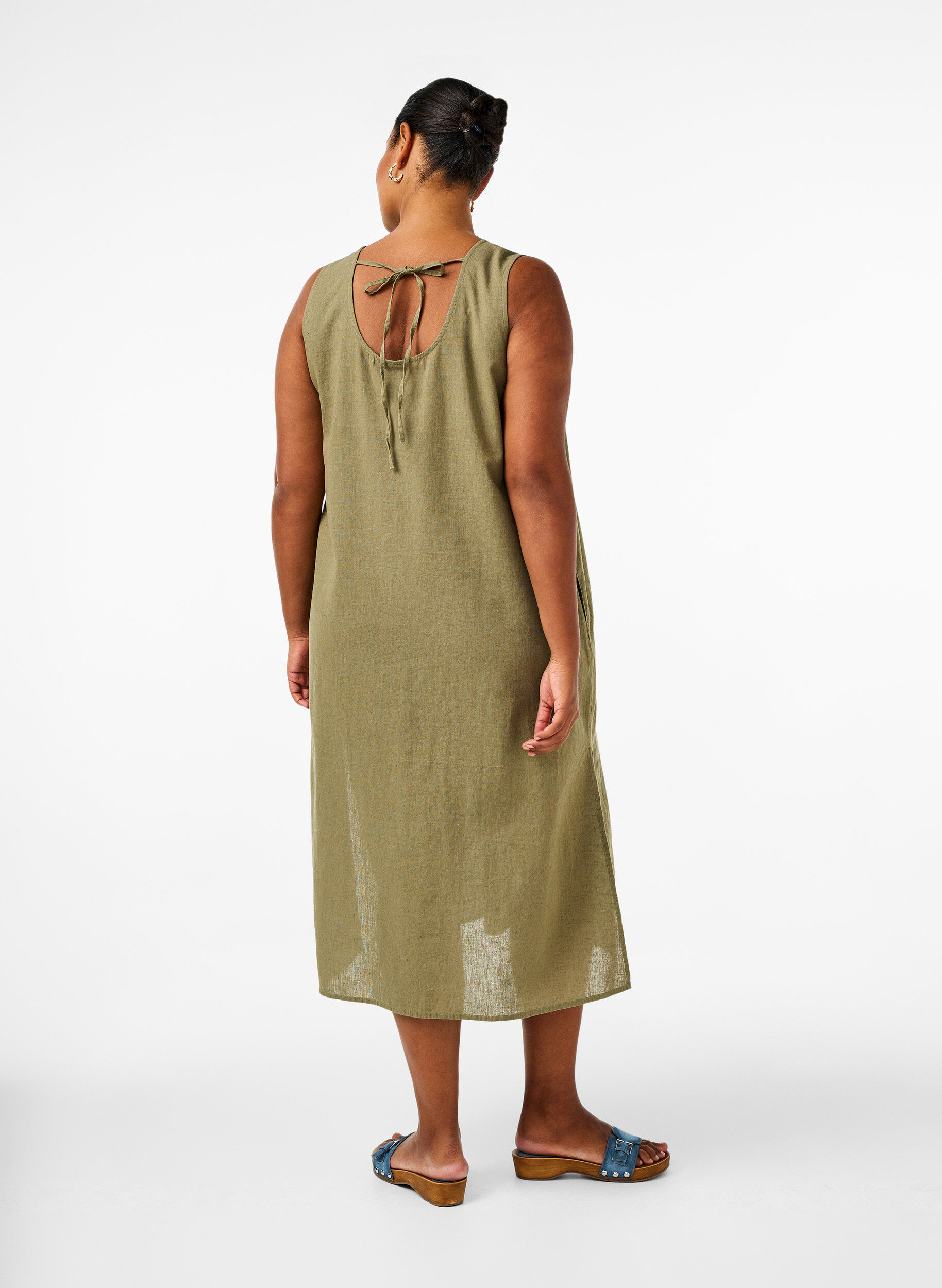 Zizzi&Auml;rmelloses Kleid aus Baumwollmischung mit Leinen, Deep Lichen Green, Model image number 1