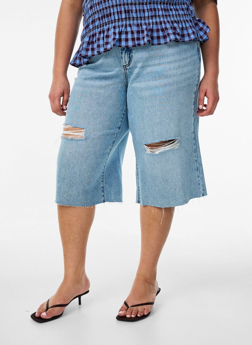 Cropped Jeans mit abgenutzter Optik und offenen Kanten, Blau, Model image number 2