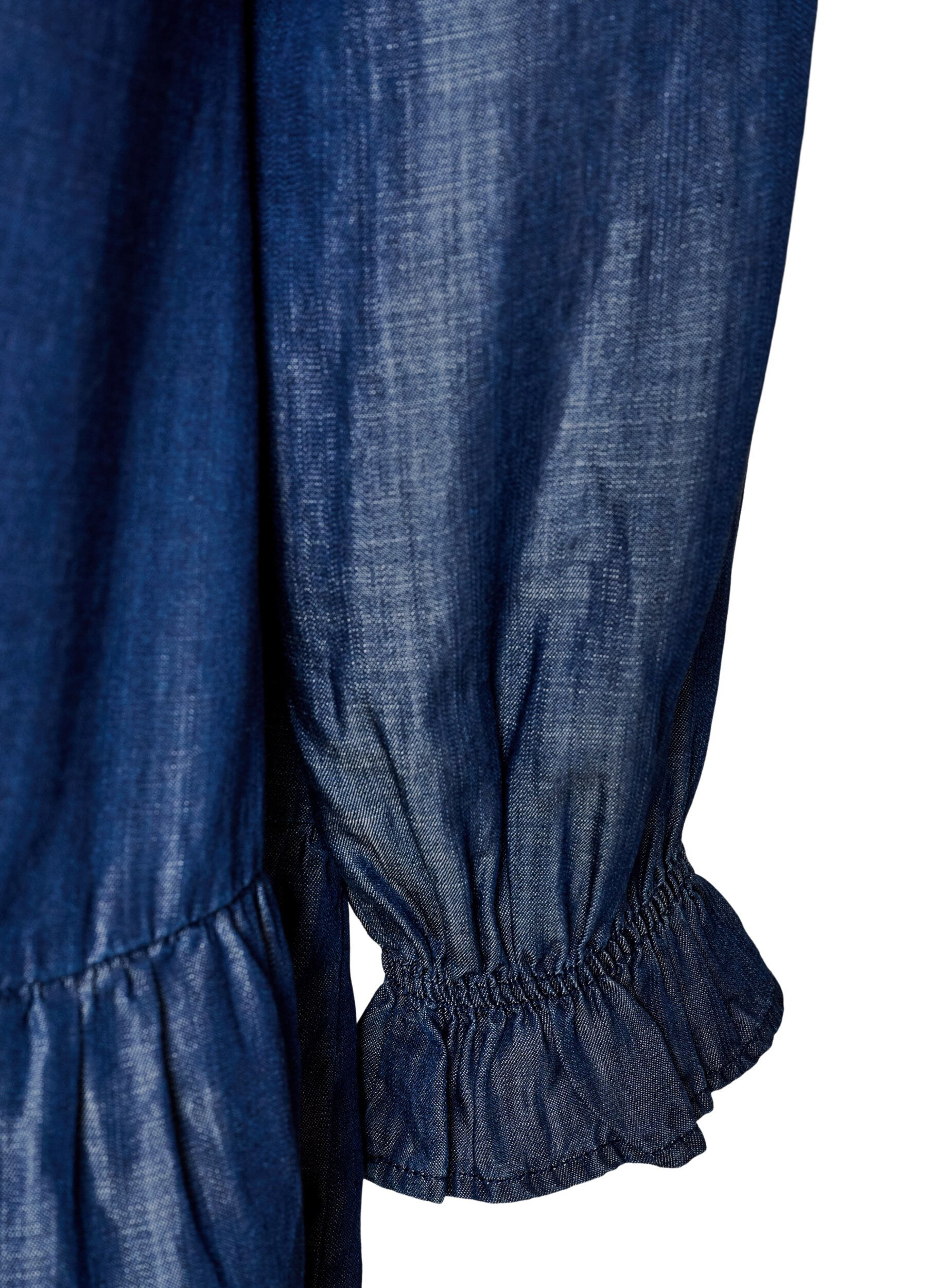 ZizziKurzes Kleid im Denim-Look mit R&uuml;schen, Blau, Packshot image number 3