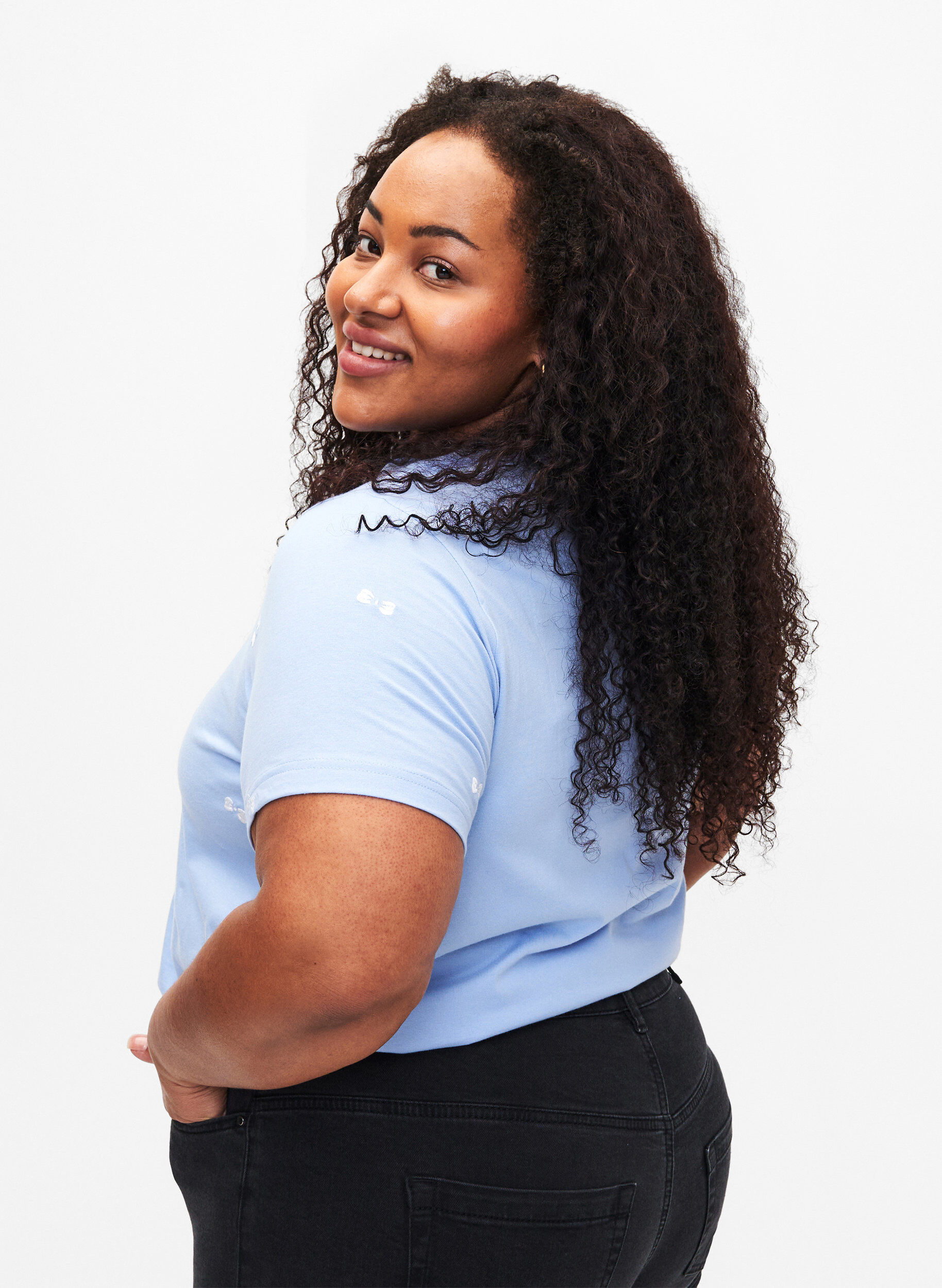 ZizziT-Shirt aus Bio-Baumwolle mit Schleifen, Serenity W. Bow Emb., Model image number 1