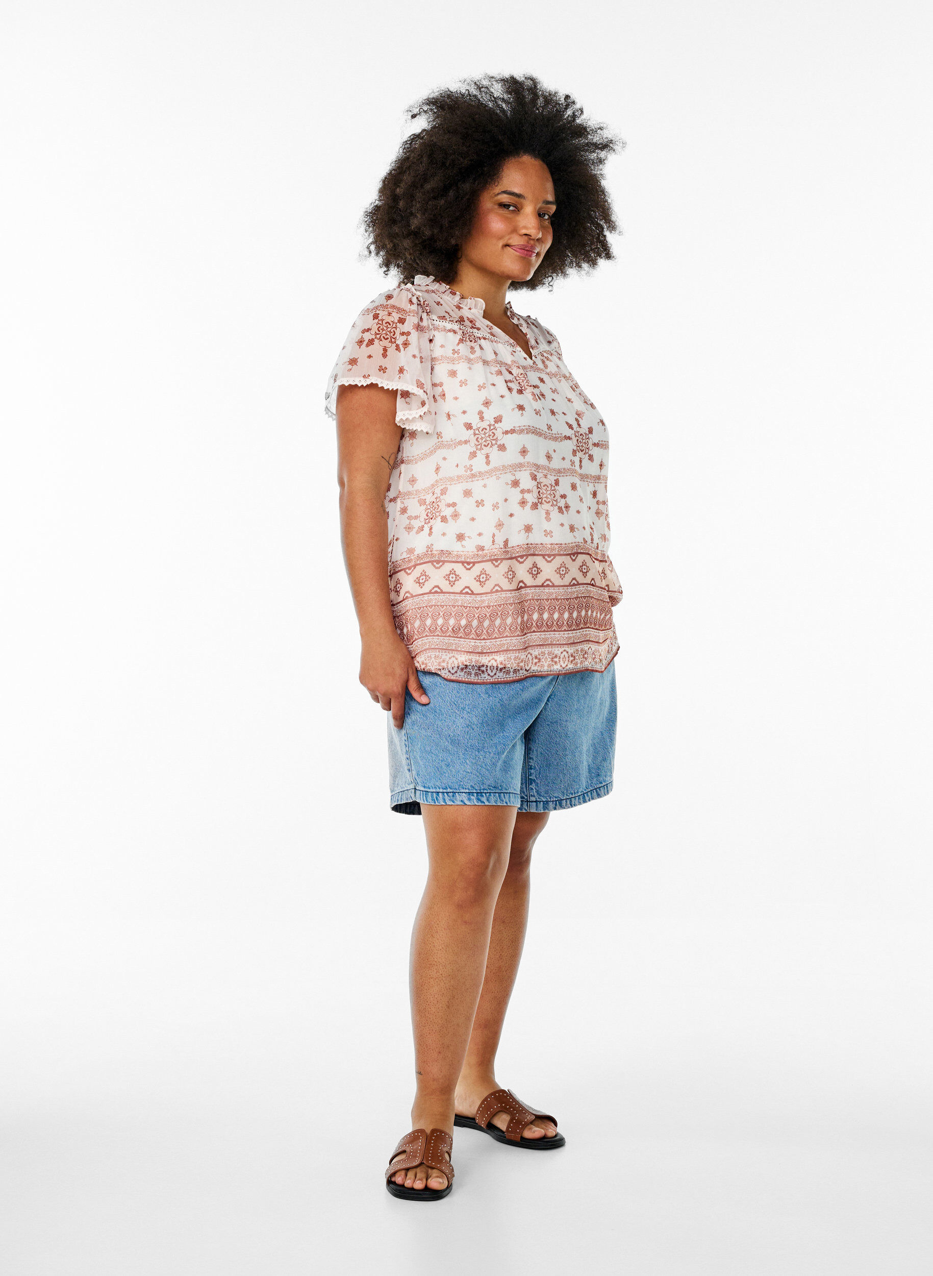 ZizziGemusterte Bluse mit R&uuml;schendetail und kurzen &Auml;rmeln, Vanille, Model image number 1