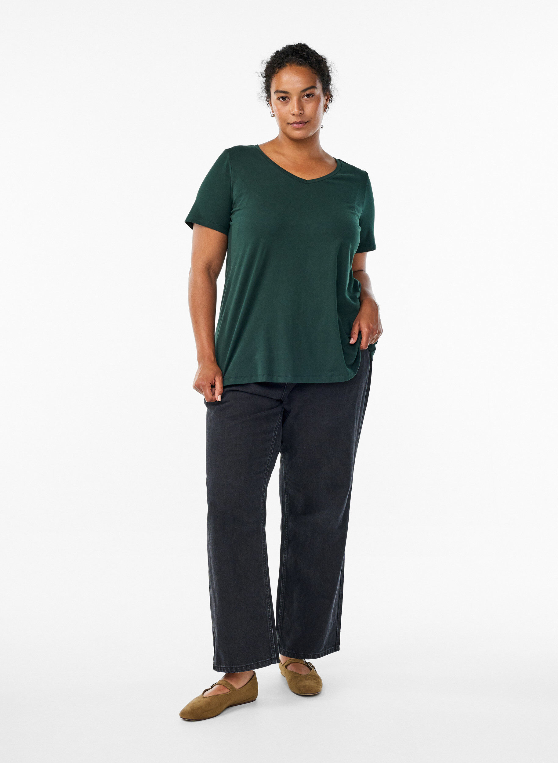 ZizziEinfarbiges basic T-Shirt aus Baumwolle, Gr&uuml;n, Model image number 1