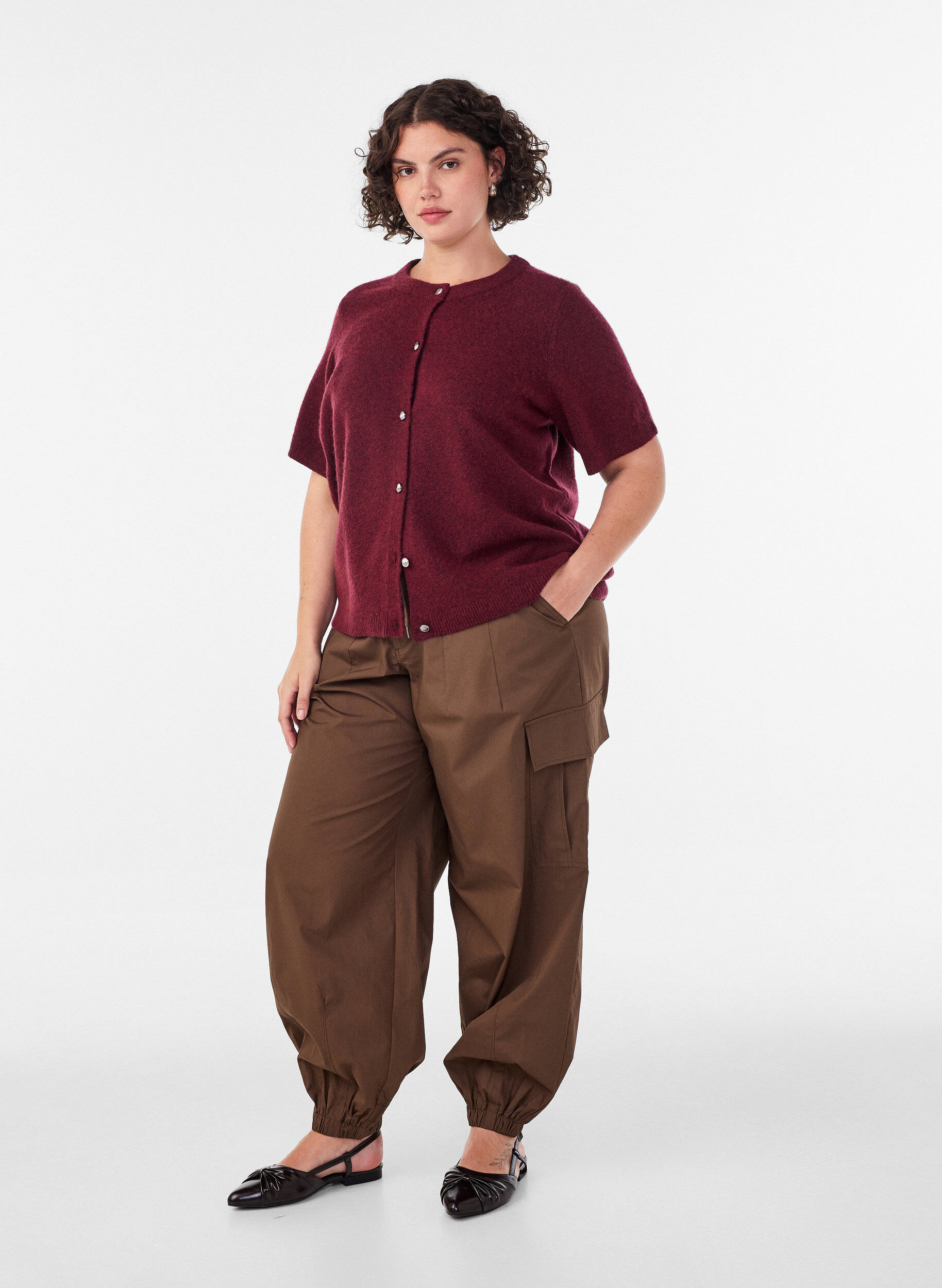 Baumwoll-Cargohose mit Ballonbein, Braun, Model