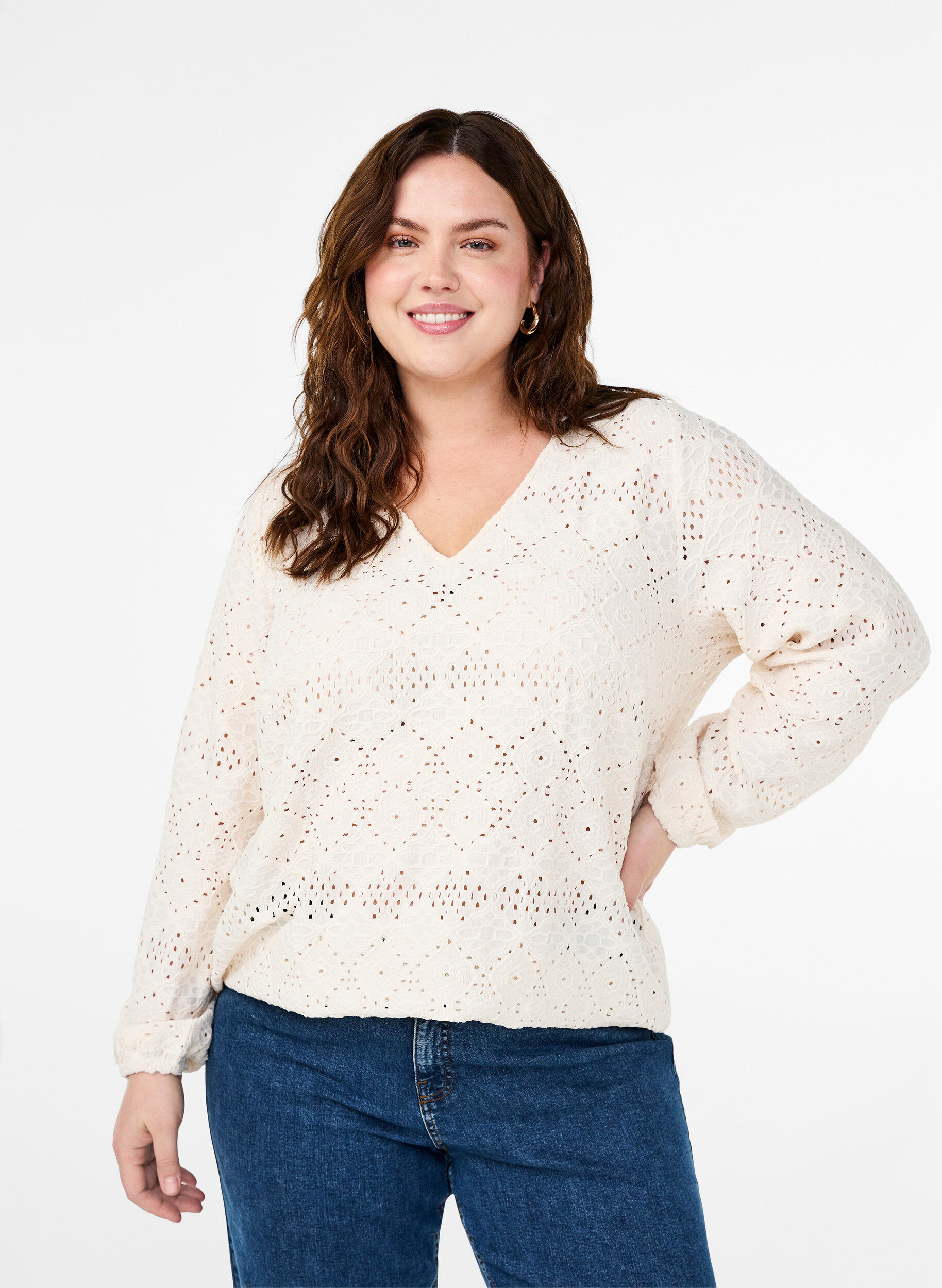 Zizzi Lang&auml;rmelige Bluse mit V-Ausschnitt und Lochmuster, Antique White, Model image number 0