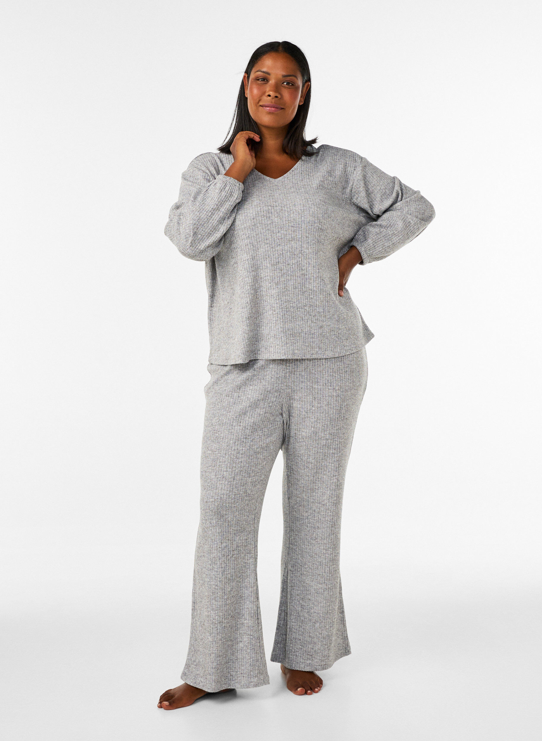 ZizziBluse aus Jersey mit Rippstruktur und V-Ausschnitt, Grau, Model image number 1