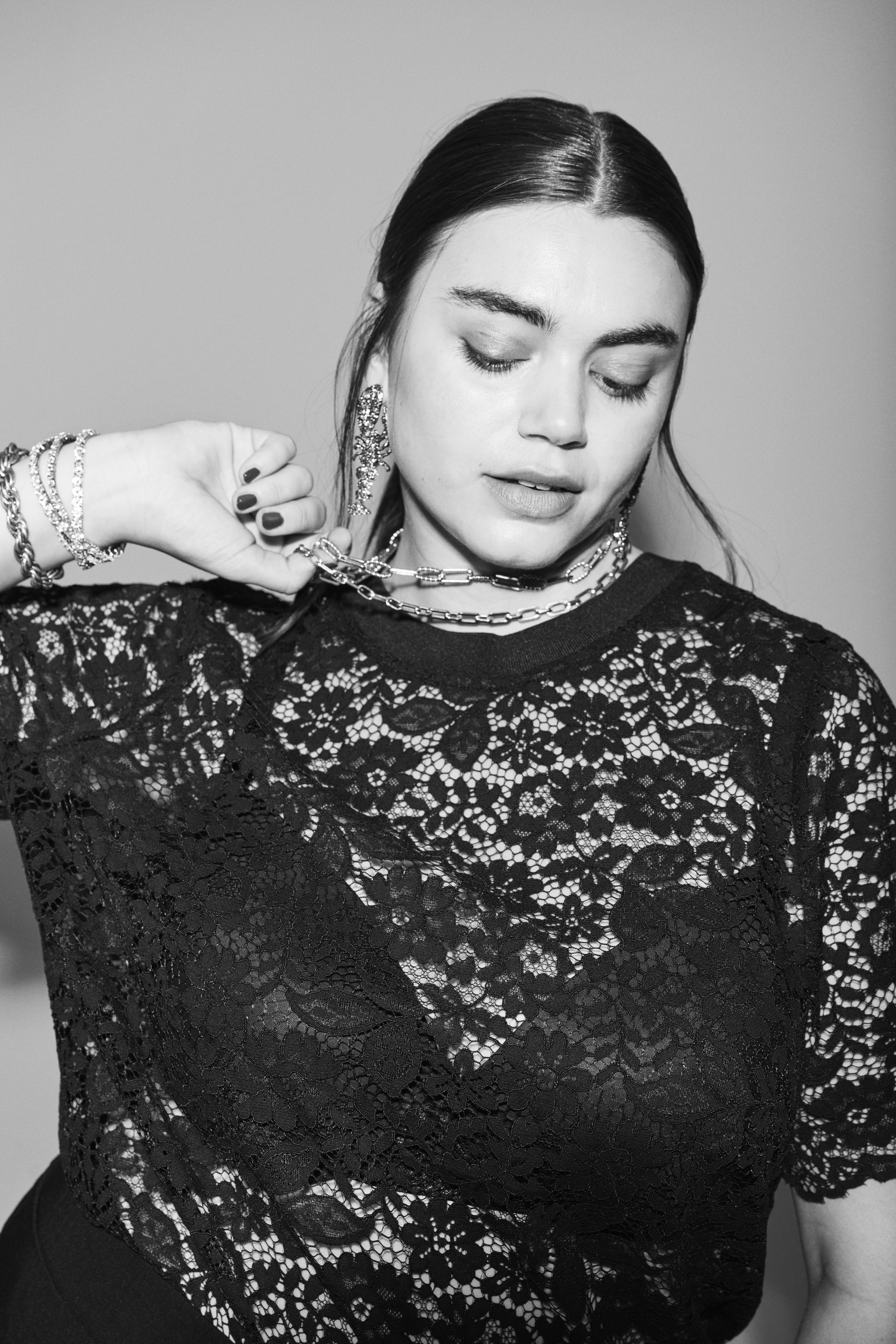 ZizziLook mit Spitzenbluse, , Model