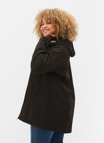 Kurze Softshell-Jacke mit abnehmbarer Kapuze, Black, Model image number 1