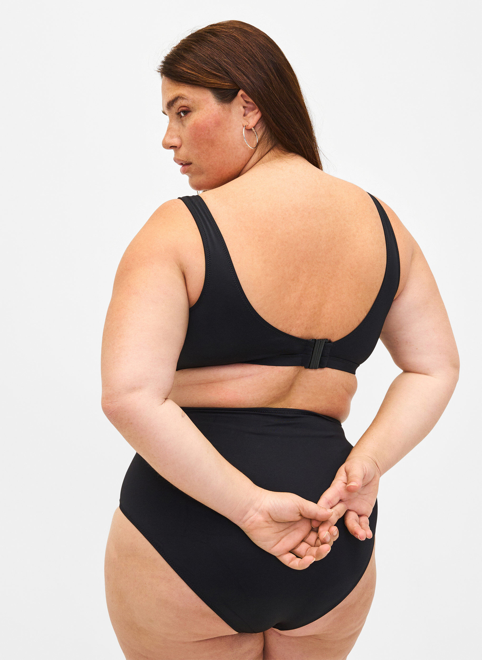 ZizziBikinioberteil mit V-B&uuml;gel und herausnehmbaren Pads, Schwarz, Model image number 2