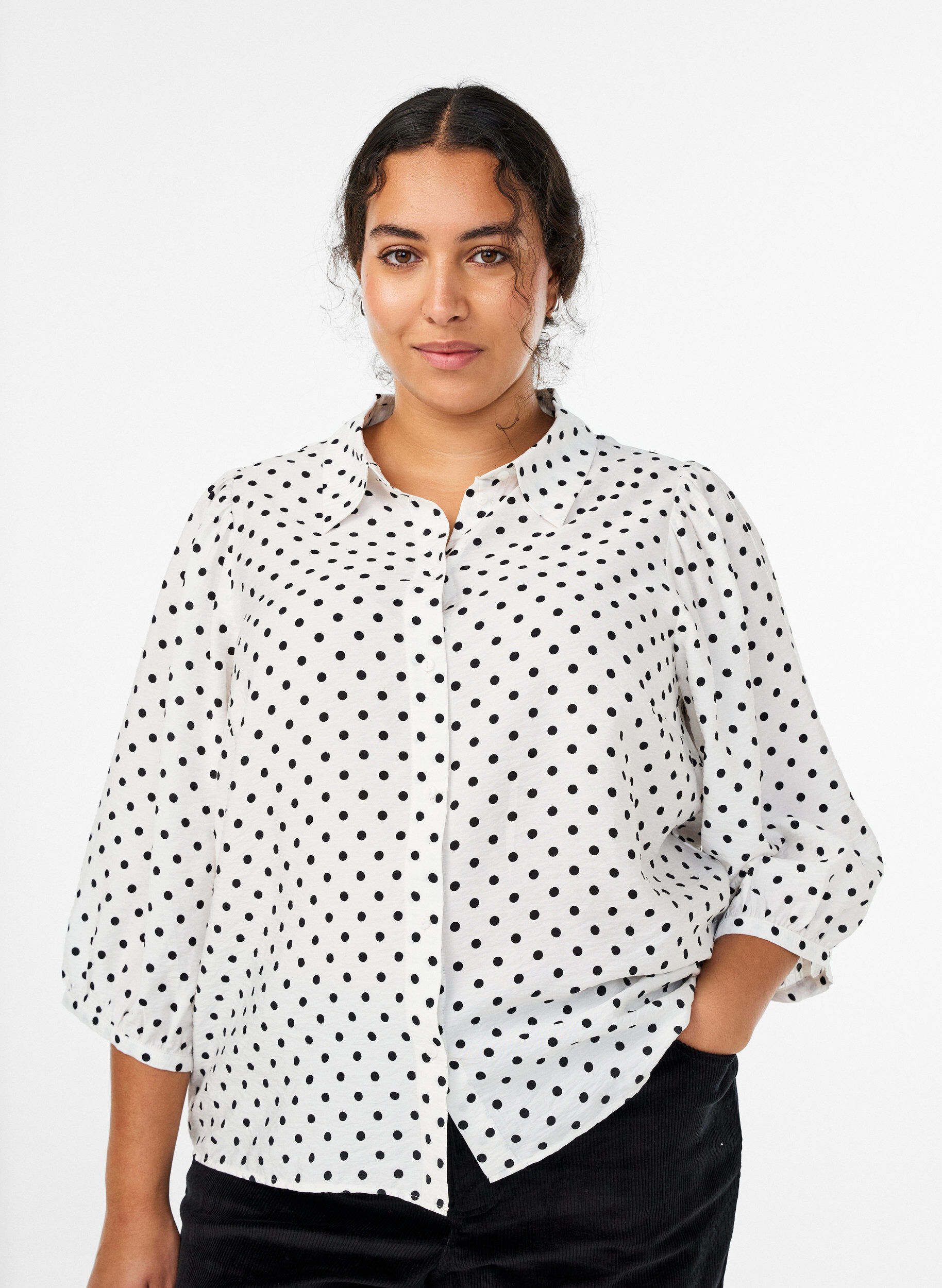Bluse mit P&uuml;nktchenmuster und 3/4-&Auml;rmeln, Wei&szlig;, Model