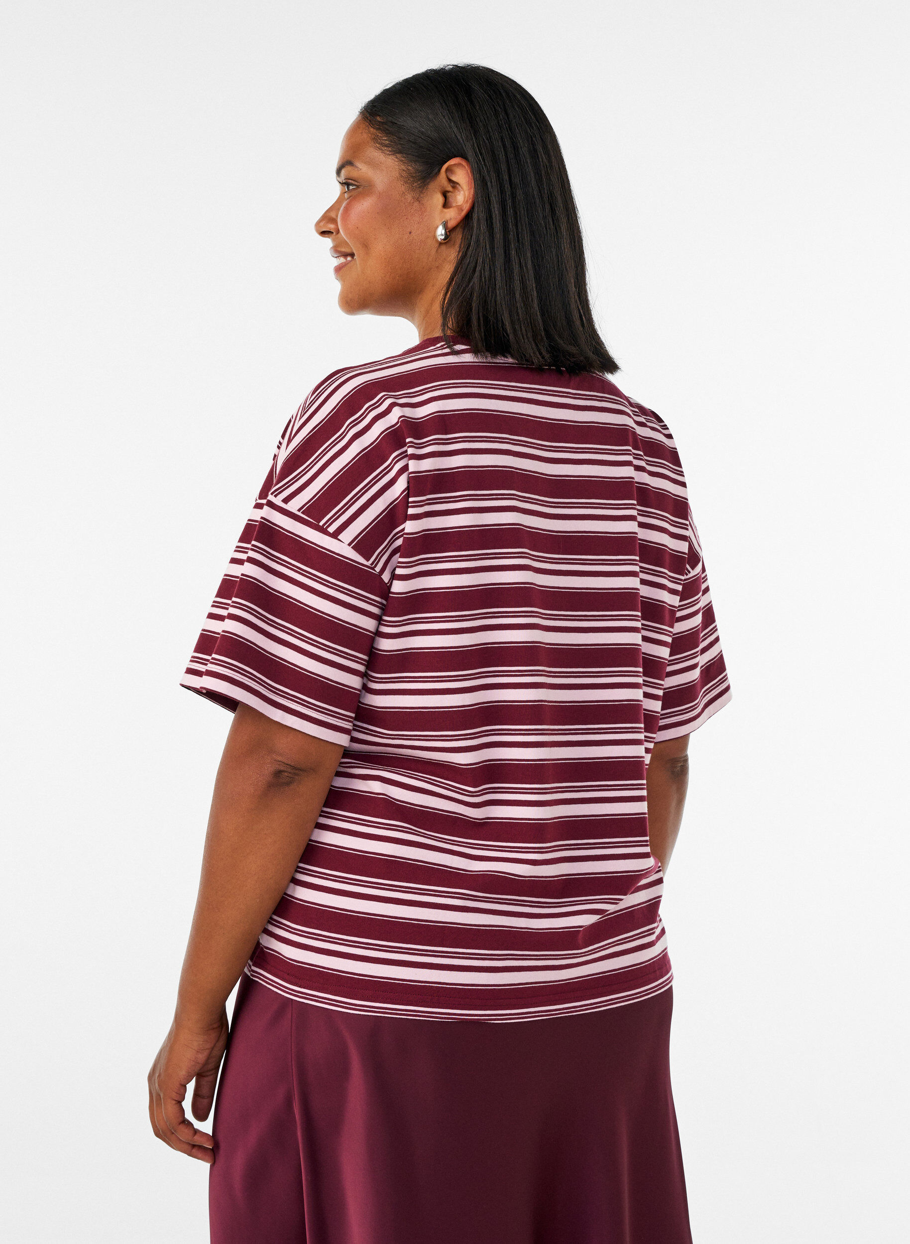 ZizziKastiges T-Shirt mit Streifenmuster, Rot, Model image number 2