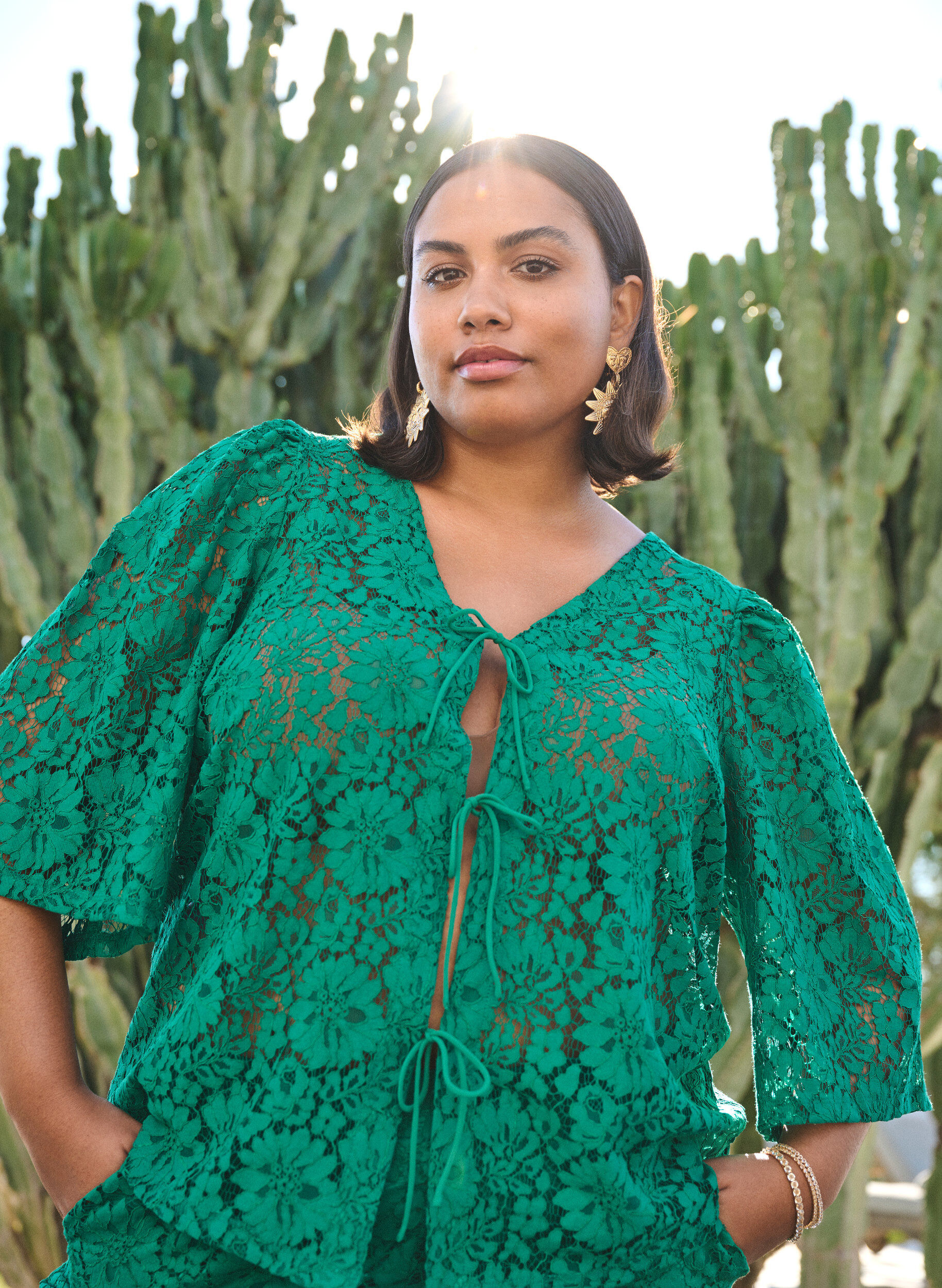 ZizziSpitzenbluse mit 3/4-&Auml;rmeln und Schleifen auf der Vorderseite, Gr&uuml;n, Image image number 0