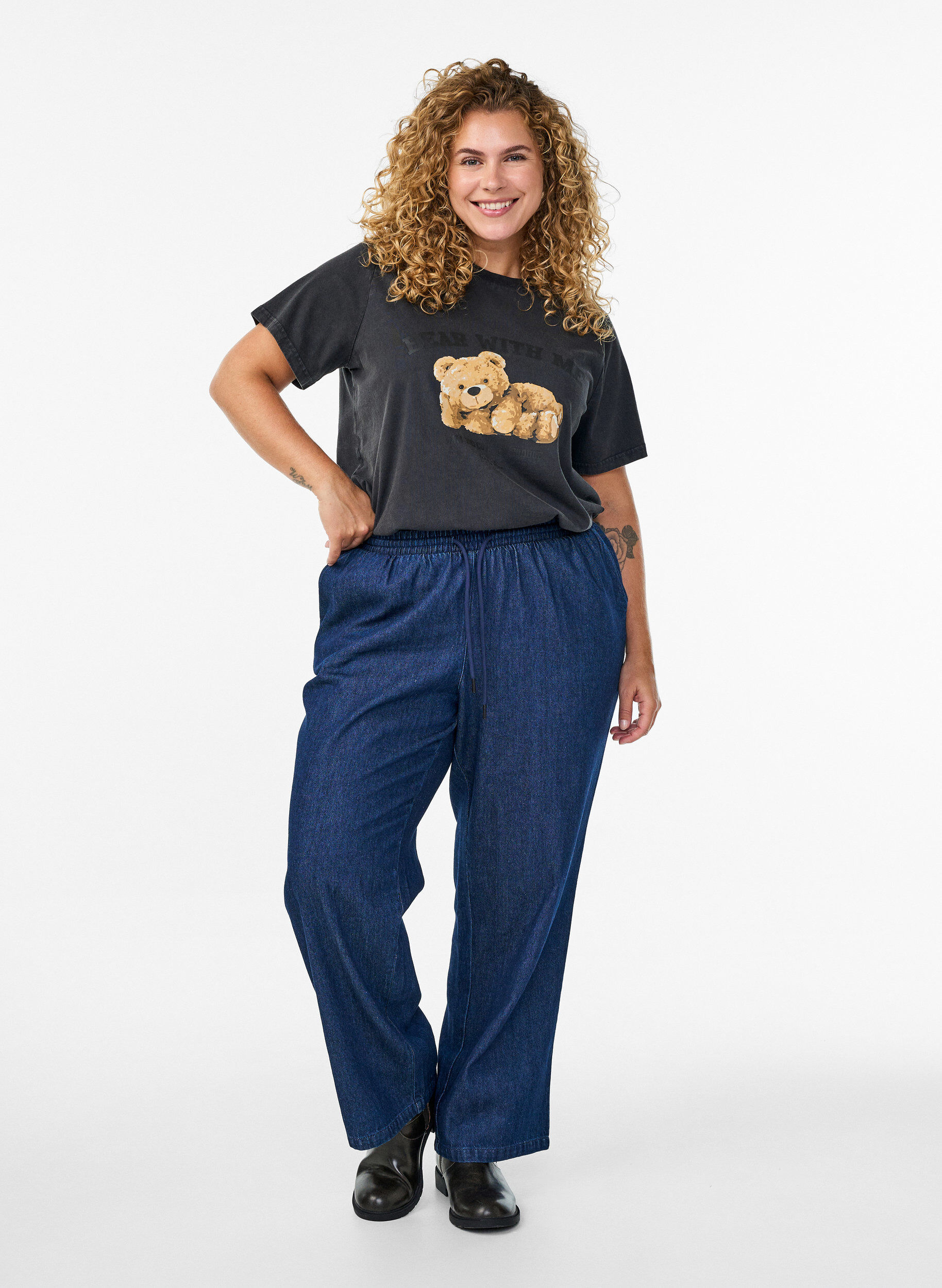 ZizziT-Shirt mit Teddyb&auml;r-Print und abgenutzter Optik, Grau, Model image number 1