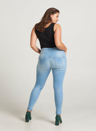 Super Slim Amy Jeans mit hoher Taille, Light blue denim, Model image number 0