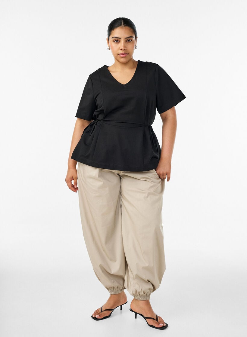 Bluse aus einer Baumwollmischung mit V-Ausschnitt und Bindeband, Schwarz, Model image number 1