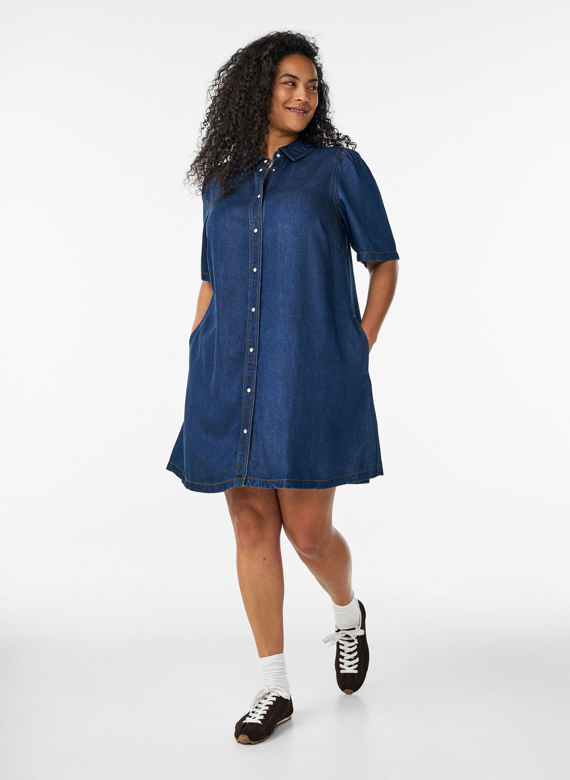 ZizziJeanskleid aus Lyocell mit Kn&ouml;pfen und kurzen &Auml;rmeln, Blau, Model image number 0