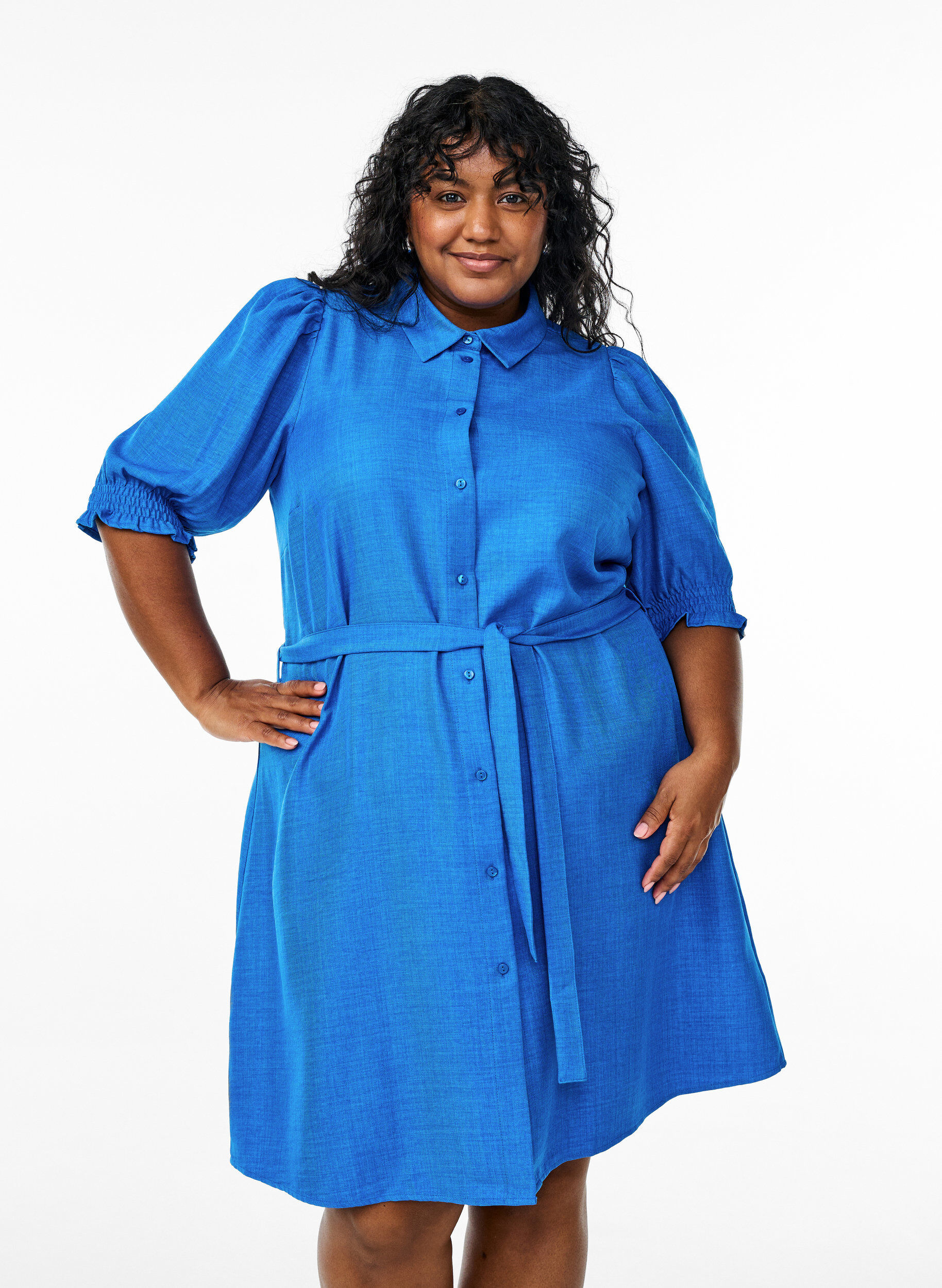 ZizziKnielanges Hemdkleid mit Bindeg&uuml;rtel, Blau, Model image number 1