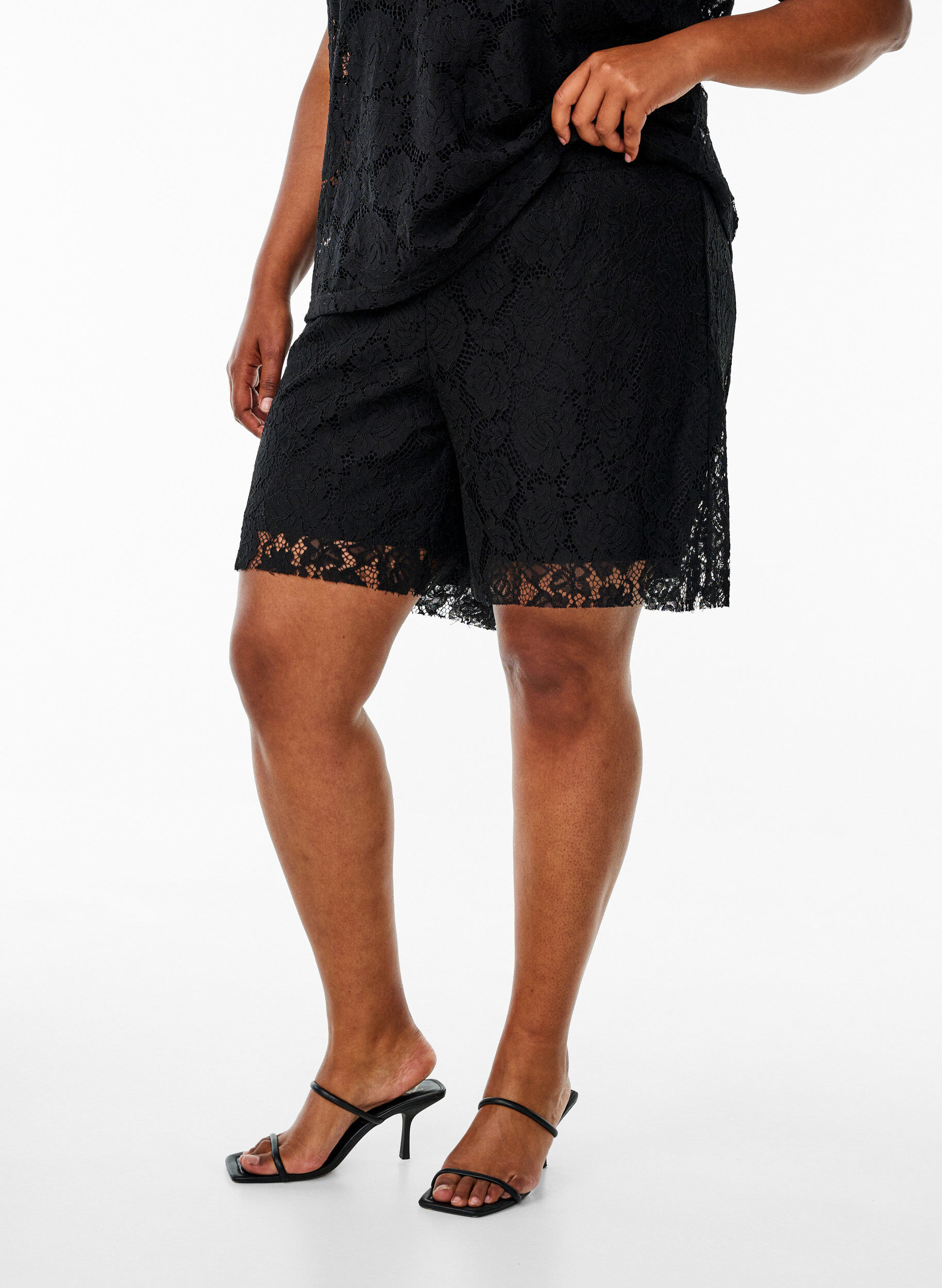 ZizziLockere Spitzenshorts, Schwarz, Model image number 3