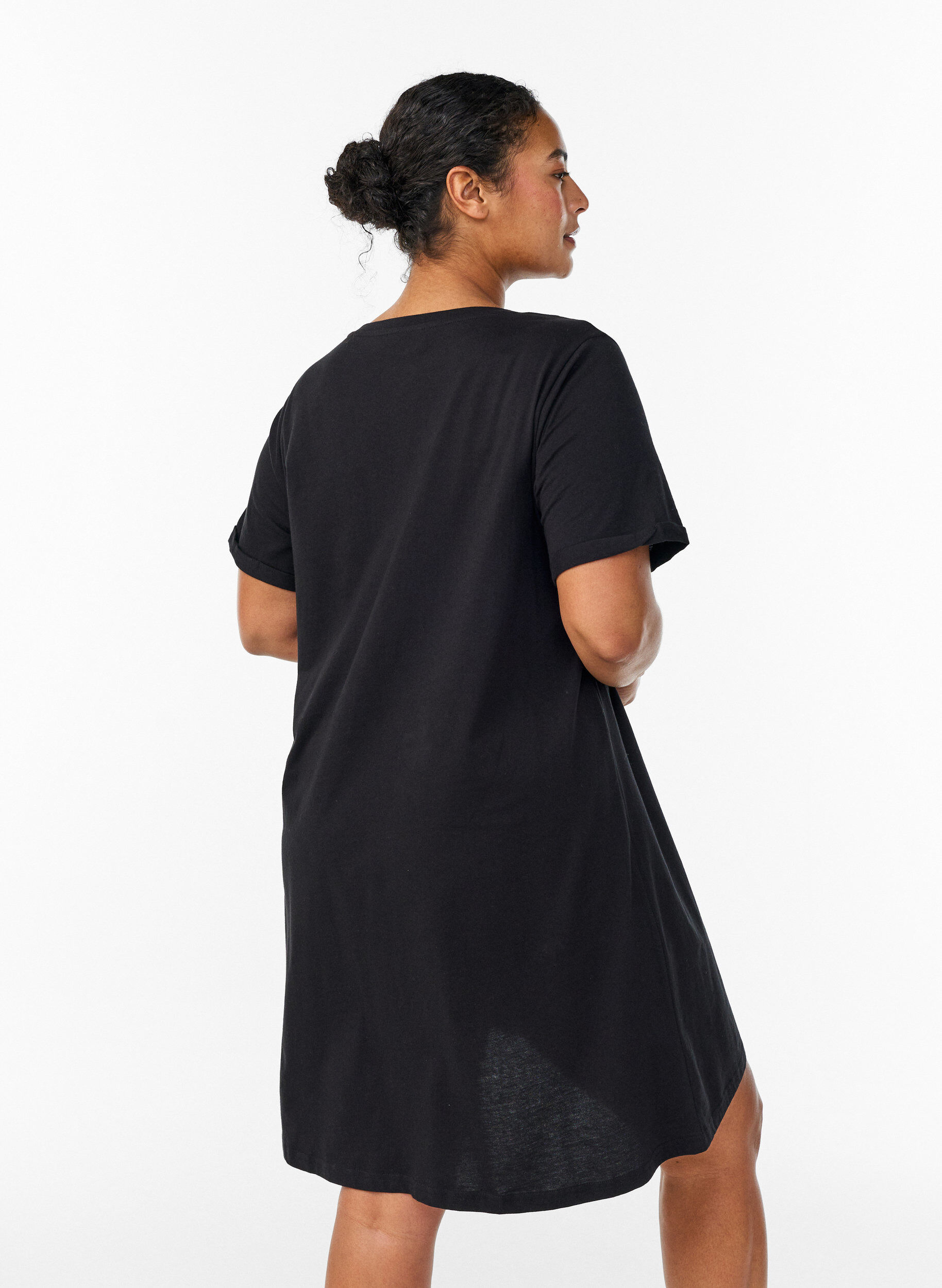 ZizziKurz&auml;rmeliges Nachthemd aus Bio-Baumwolle, Schwarz, Model image number 2