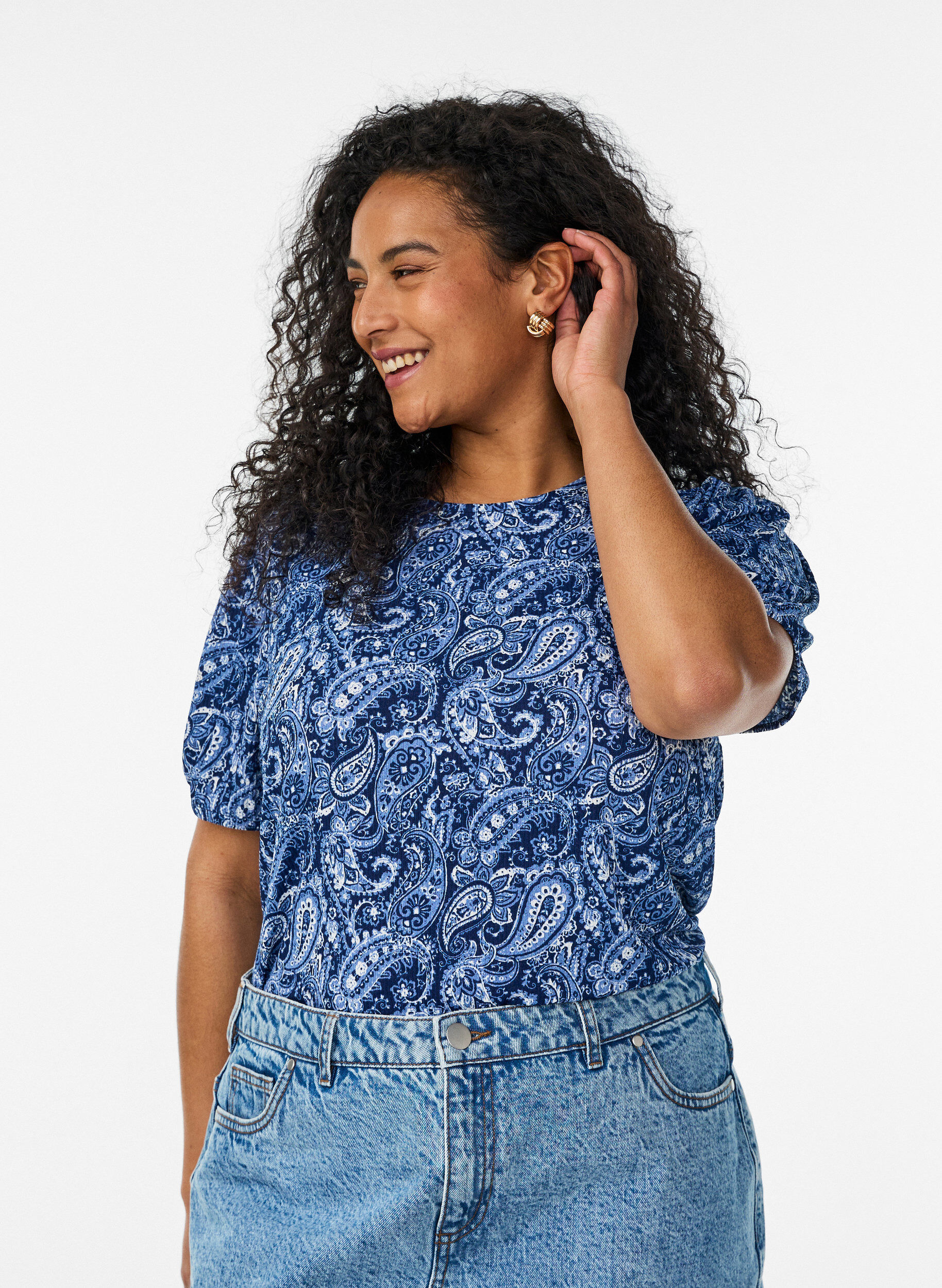 Gemusterte Bluse mit kurzen &Auml;rmeln, Blau, Model