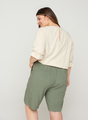 Lange Shorts aus Viskose, Agave Green, Model image number 1