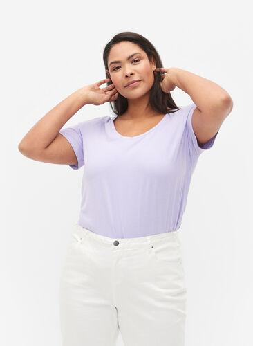 Einfarbiges basic T-Shirt aus Baumwolle, Lavender, Model image number 0