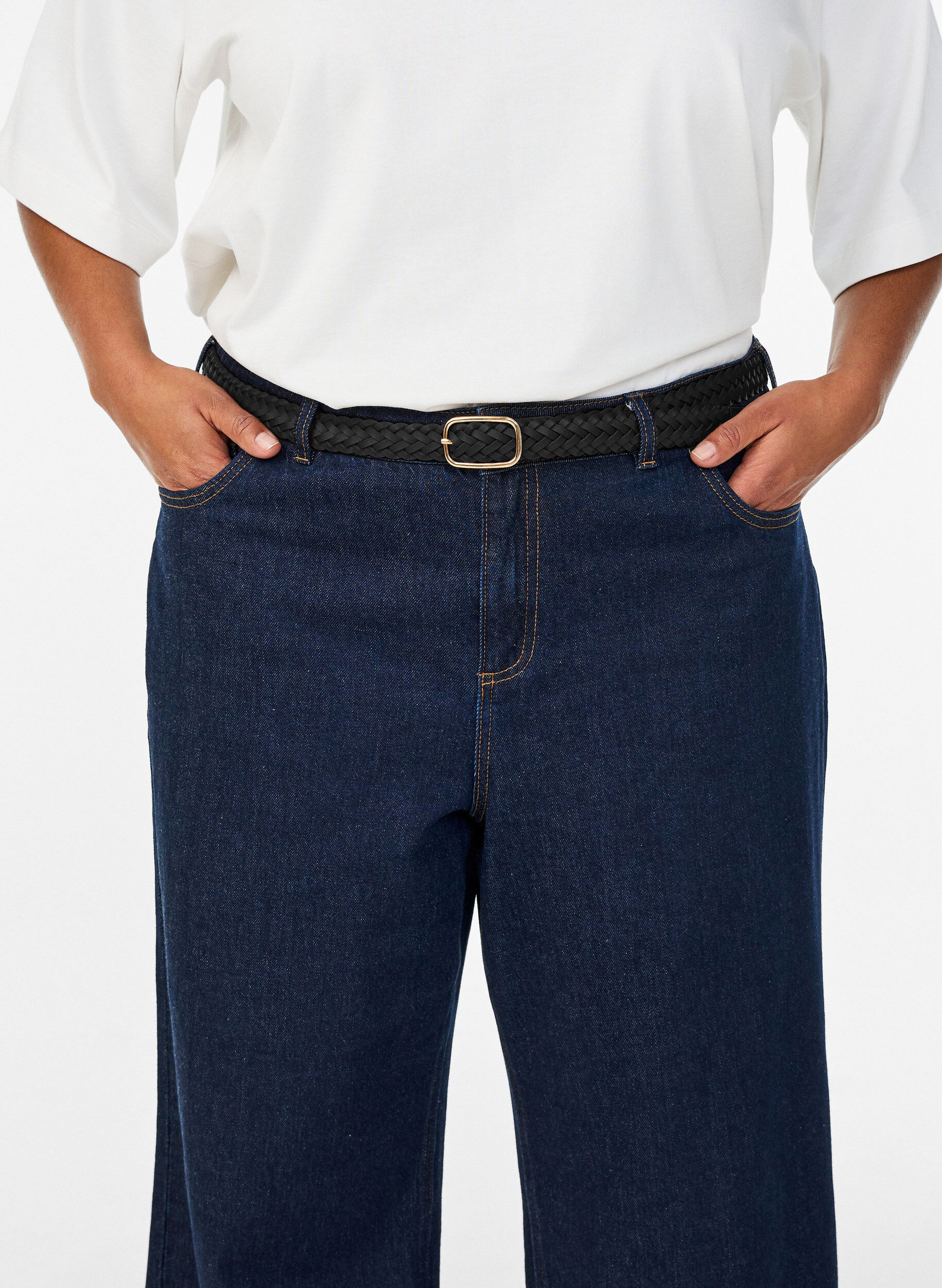 ZizziGeflochtener G&uuml;rtel aus Kunstleder, Schwarz, Model image number 0