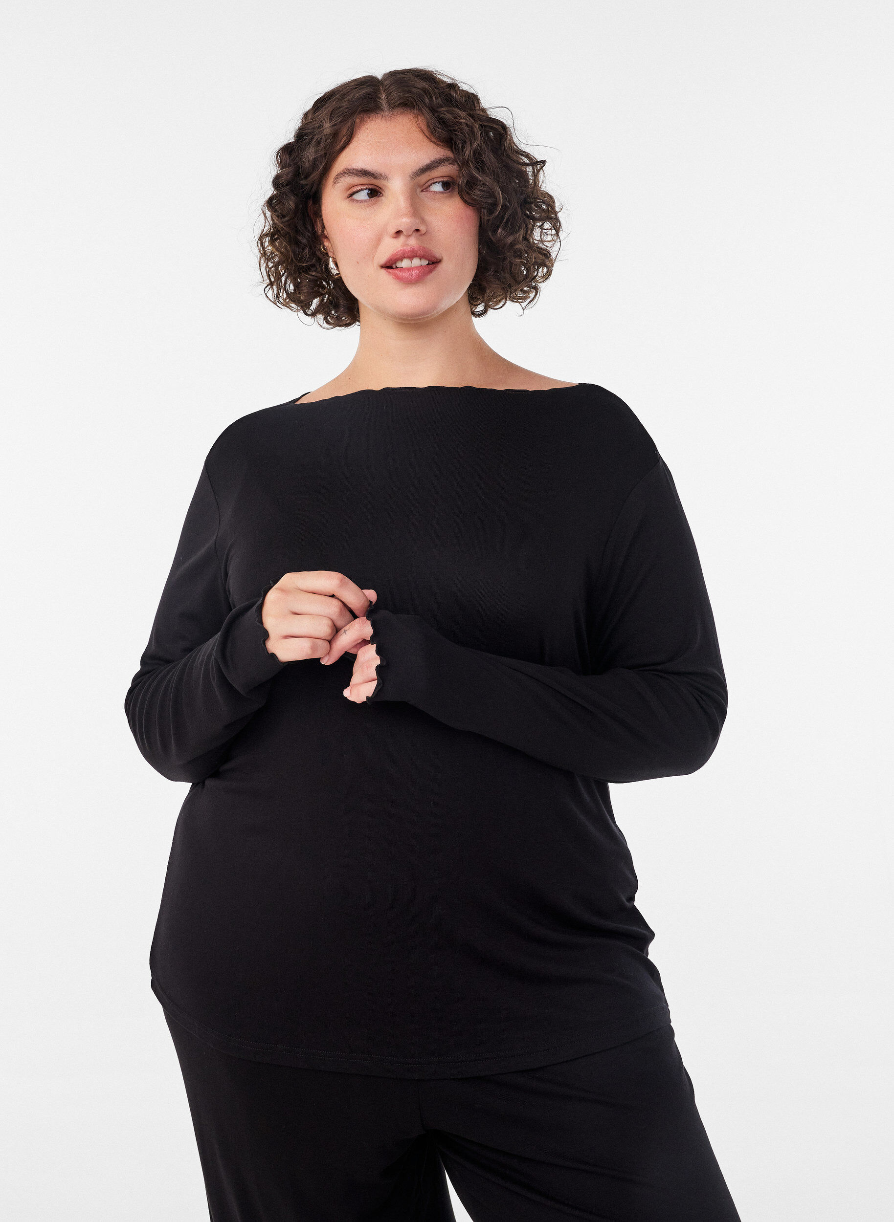 Nacht-Top aus Viskose mit langen &Auml;rmeln, Schwarz, Model