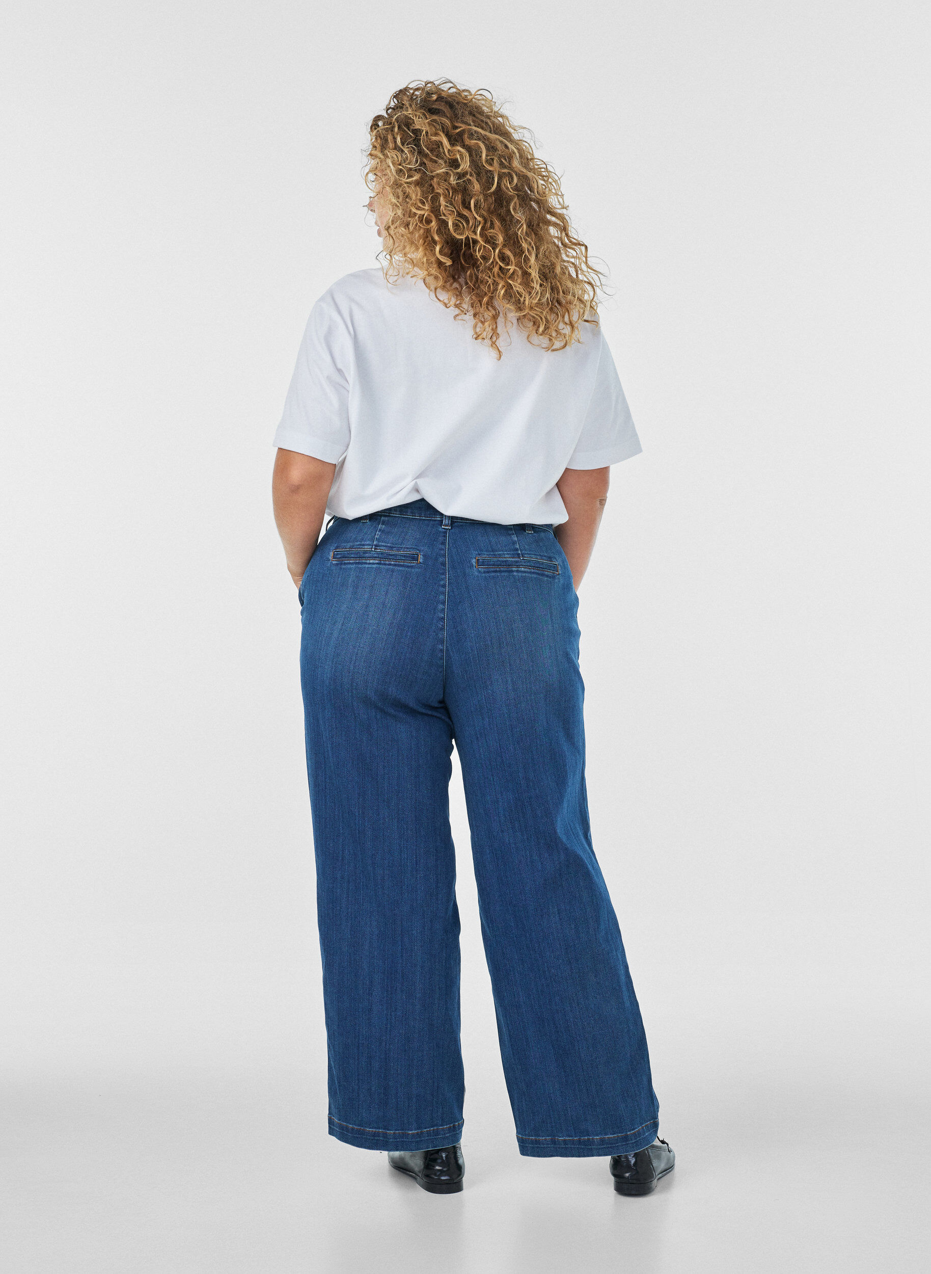 ZizziMyra Jeans in weiter Passform mit hoher Taille, Blau, Model image number 1