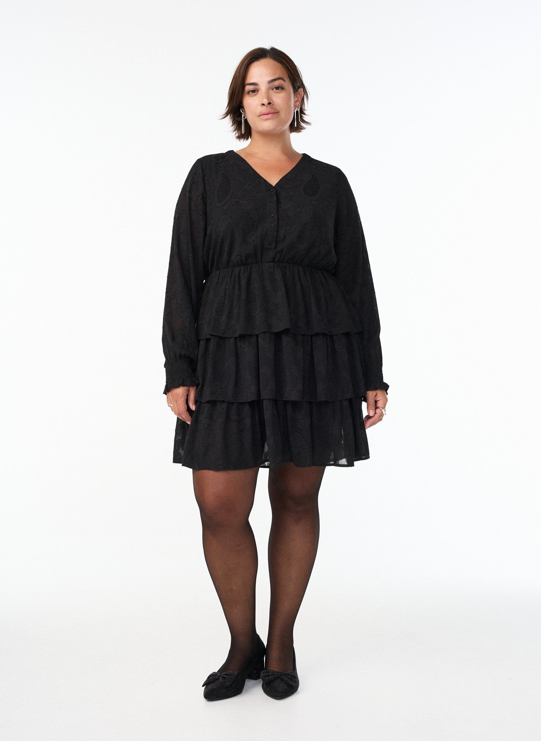 ZizziKurzes Kleid mit R&uuml;schen und Strukturmuster, Schwarz, Model image number 1