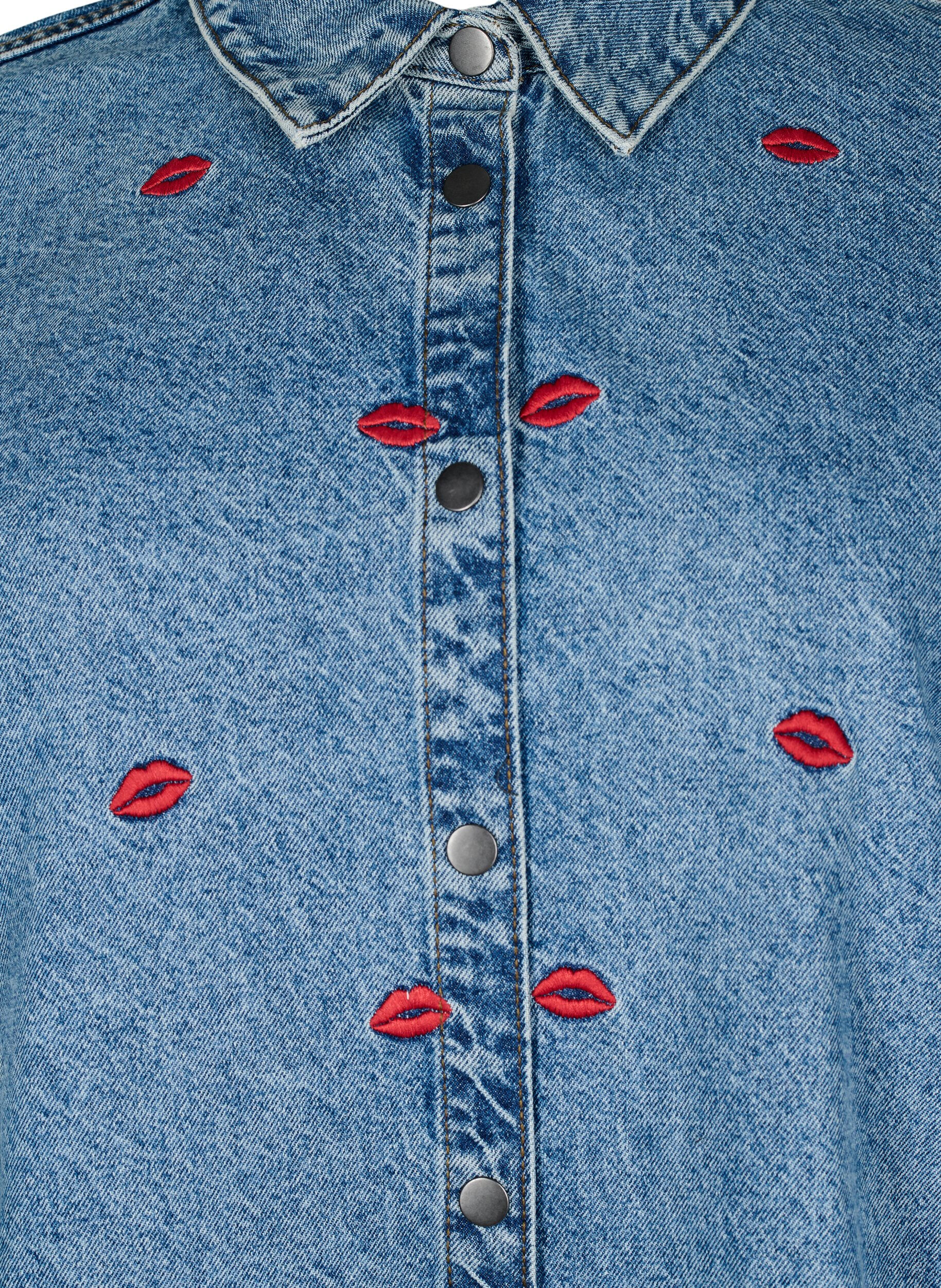 ZizziDenimhemd mit lockerer Passform und aufgestickten Lippen, Light Blue Kiss, Packshot image number 2