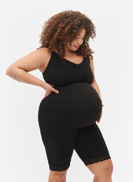 Radlershorts für Schwangere mit Spitzenrand, Black, Model
