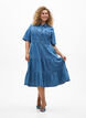 Jeanskleid in Midil&auml;nge mit Kn&ouml;pfen und kurzen &Auml;rmeln, Blau, Model image number 1