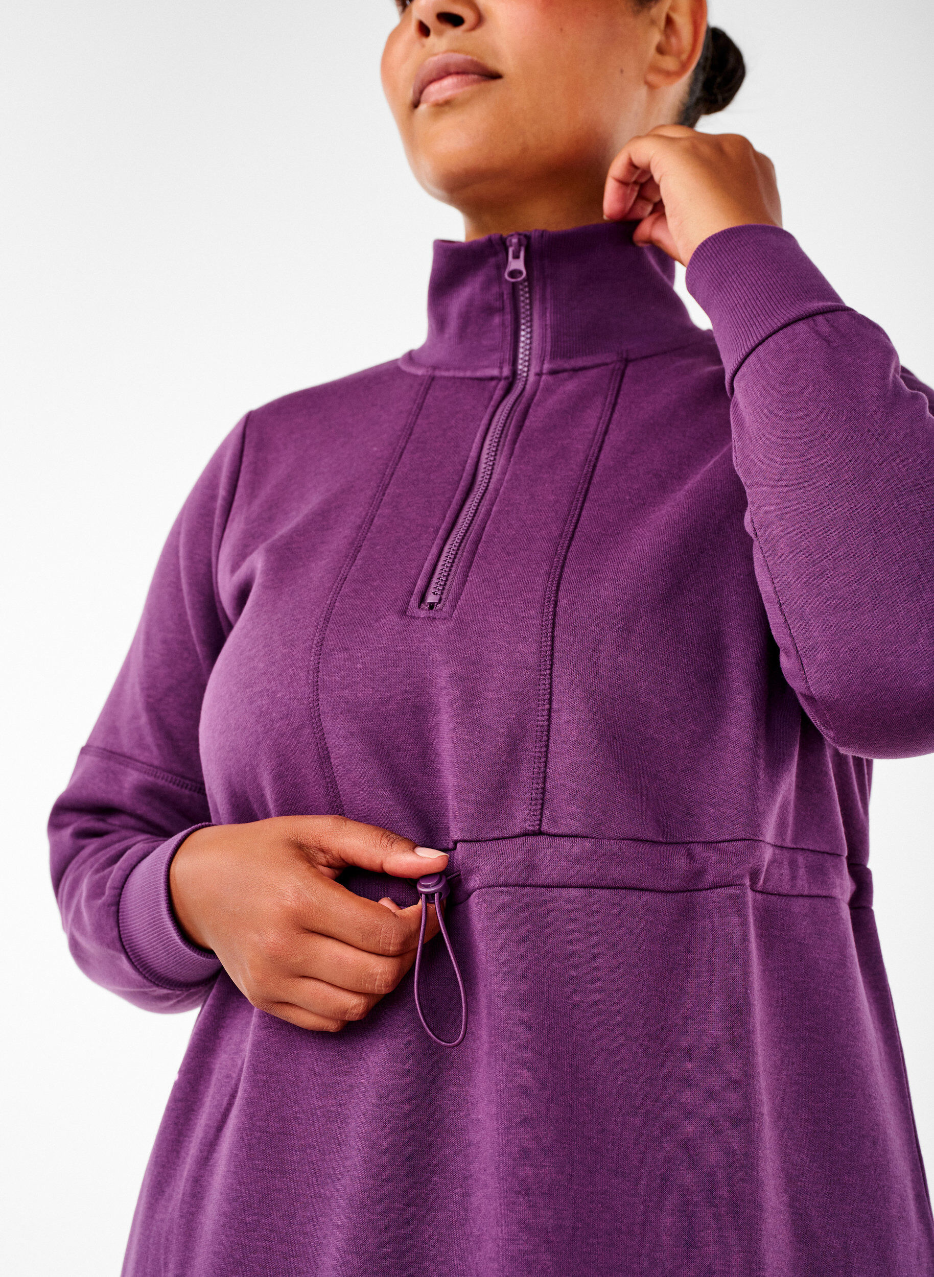 ZizziKurzes Sweatshirtkleid mit Stehkragen und verstellbarer Taille, Deep Purple, Model image number 2