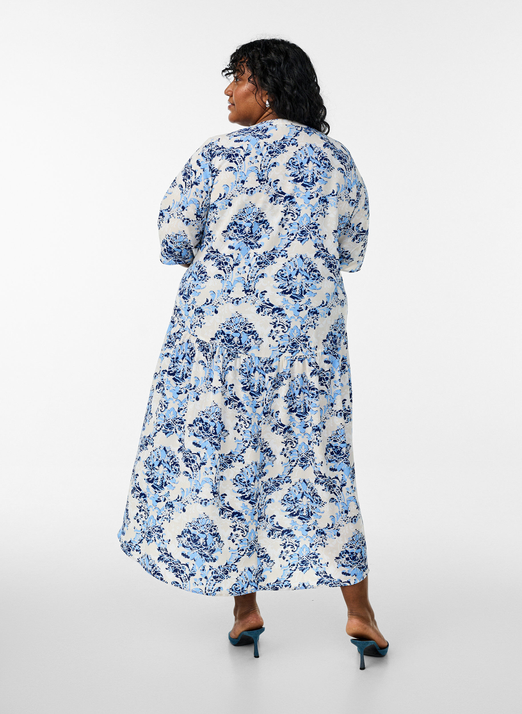 ZizziA-Linien-Midi-Kleid mit kurzen &Auml;rmeln, Beige, Model image number 2